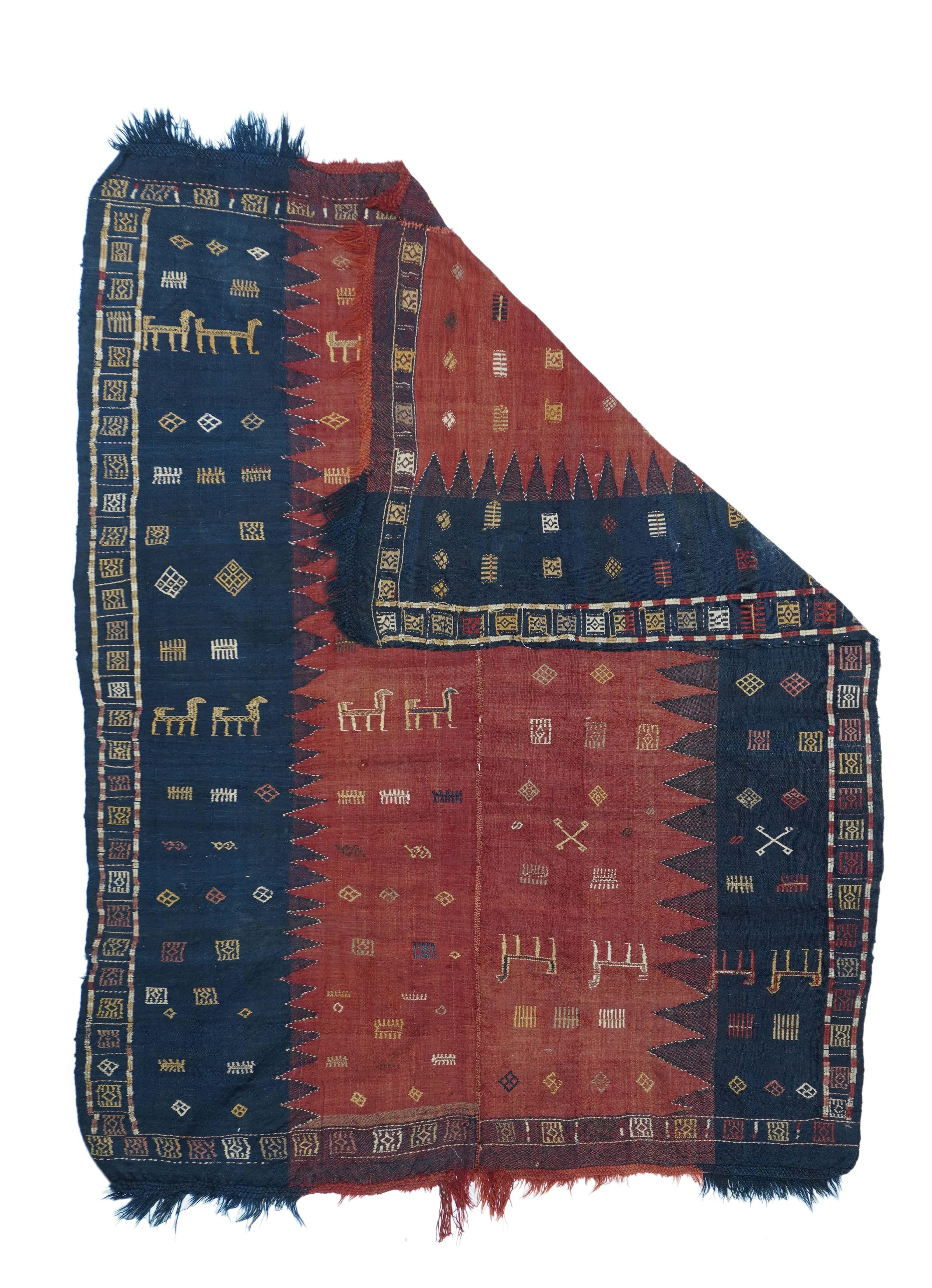 Tappeto antico Caucasico Verheh Kilim 5'4'' x 6'11''. Una tecnica piuttosto che un tipo di tappeto. La tecnica è: arazzo a fessura, ordito a trama condivisa, incastro a trama singola o doppia. Si riferisce anche alle bande a trama semplice nelle