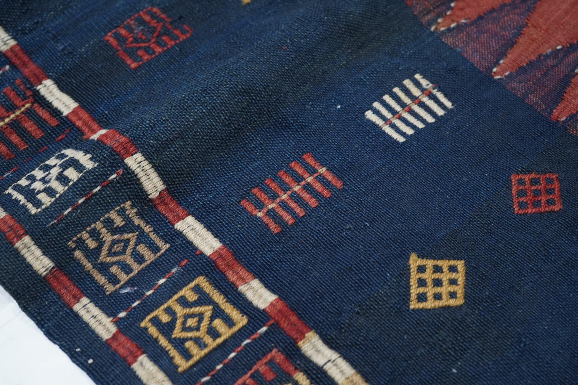 Annodato a mano Tappeto antico Caucaso Verheh Kilim 5'4'' x 6'11'' in vendita