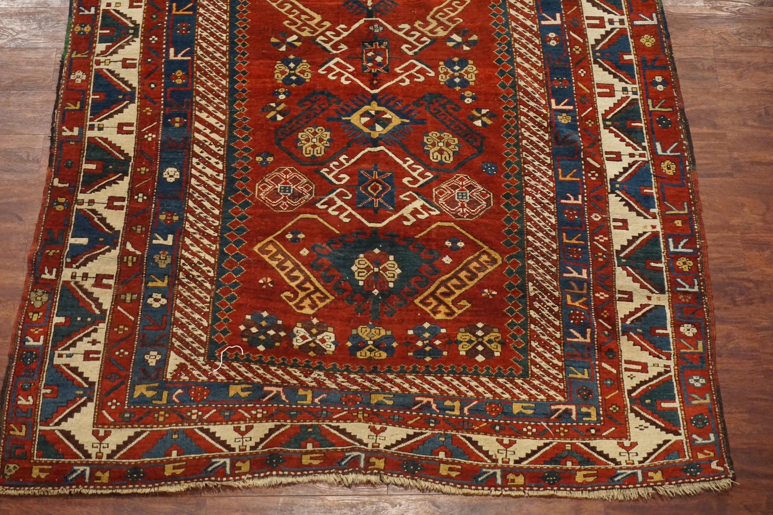 Antiker Kaukasus-Kazak-Teppich, um 1900 im Zustand „Hervorragend“ im Angebot in Laguna Hills, CA