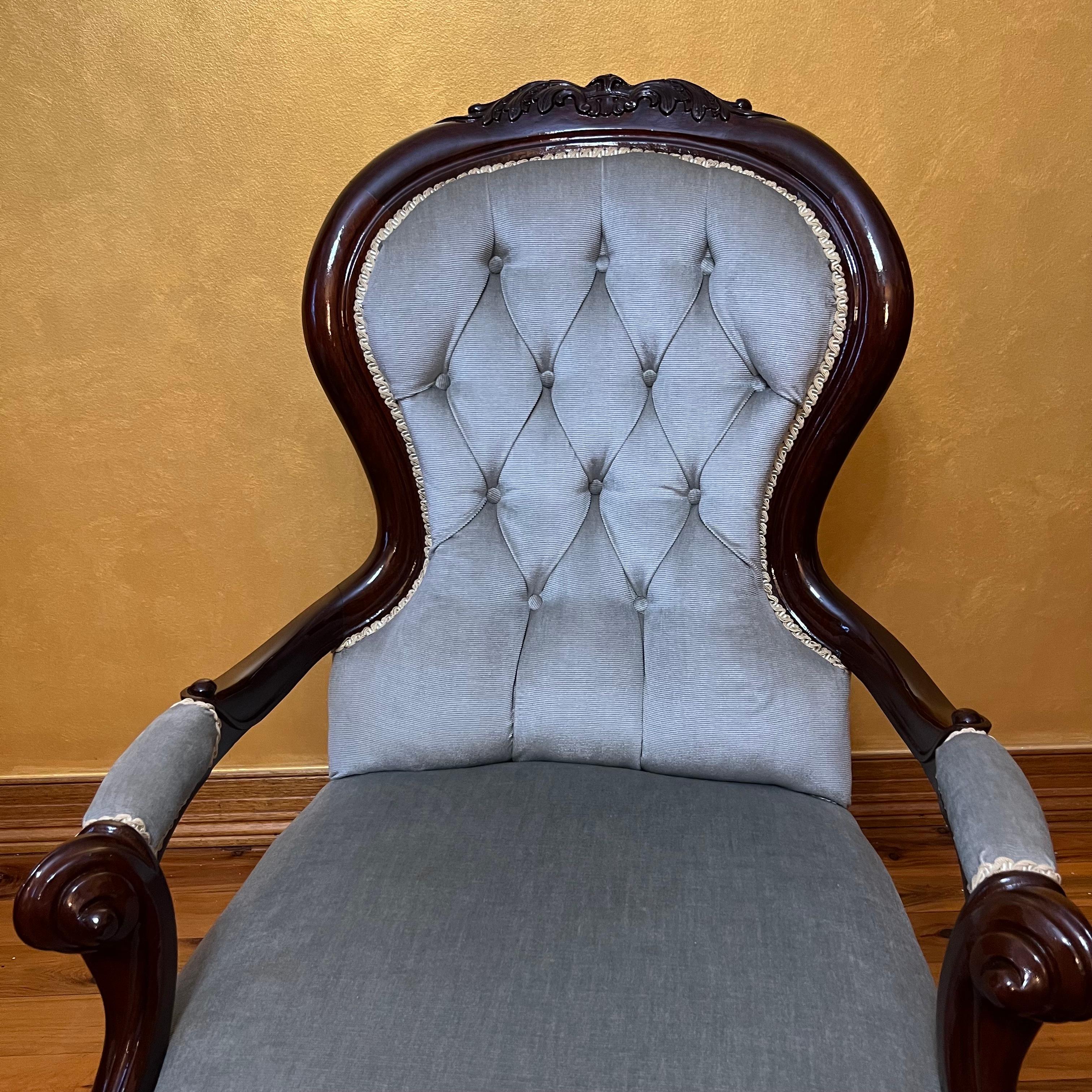 Antique Cedar Green Velvet Grandfather Chair In Good Condition For Sale In EDENSOR PARK, NSW