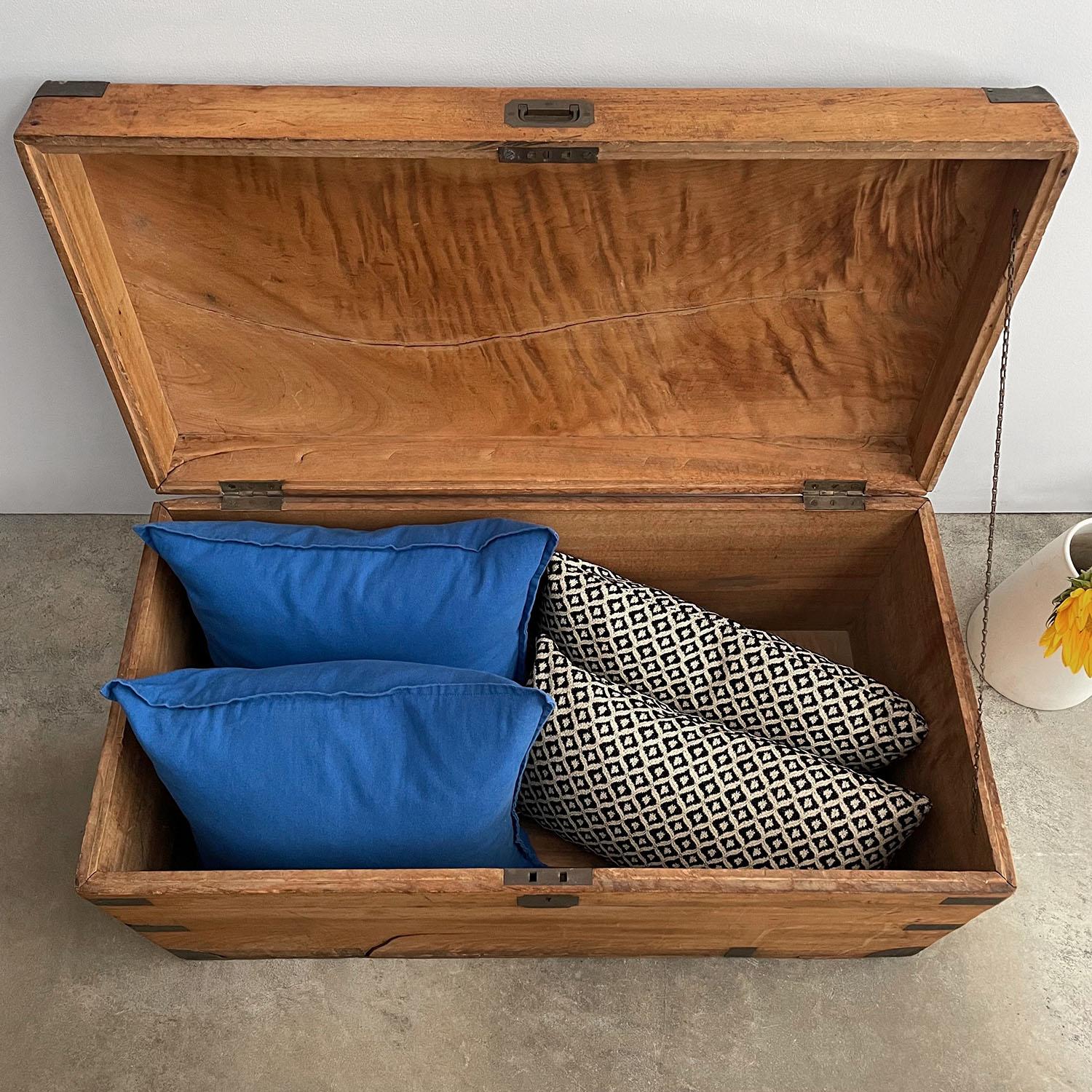 Antique Cedar Wood Storage Bench Chest For Sale 11