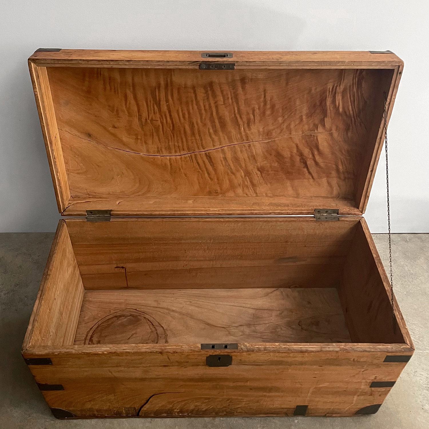 Antique Cedar Wood Storage Bench Chest For Sale 12