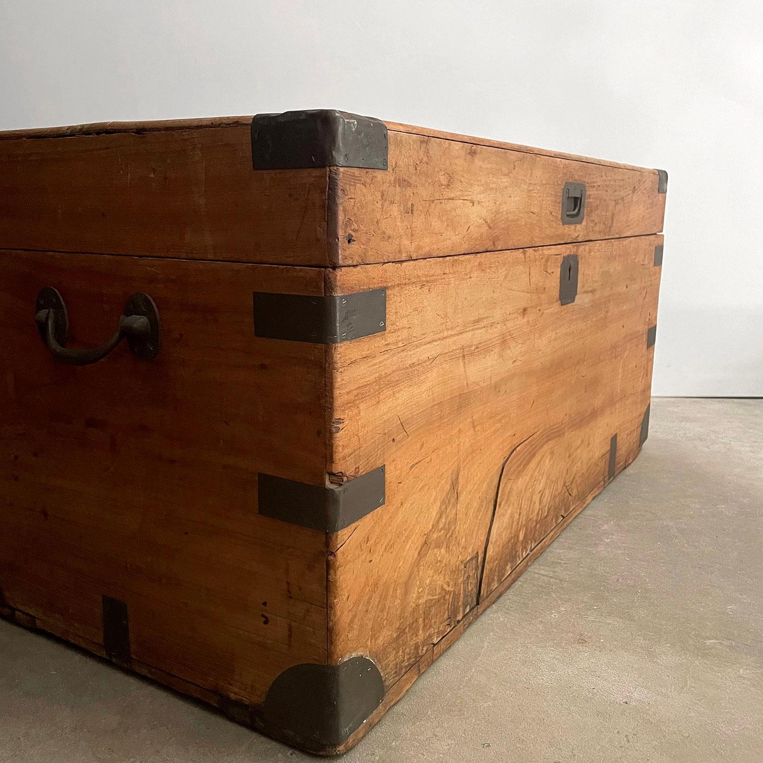 Antique Cedar Wood Storage Bench Chest For Sale 20