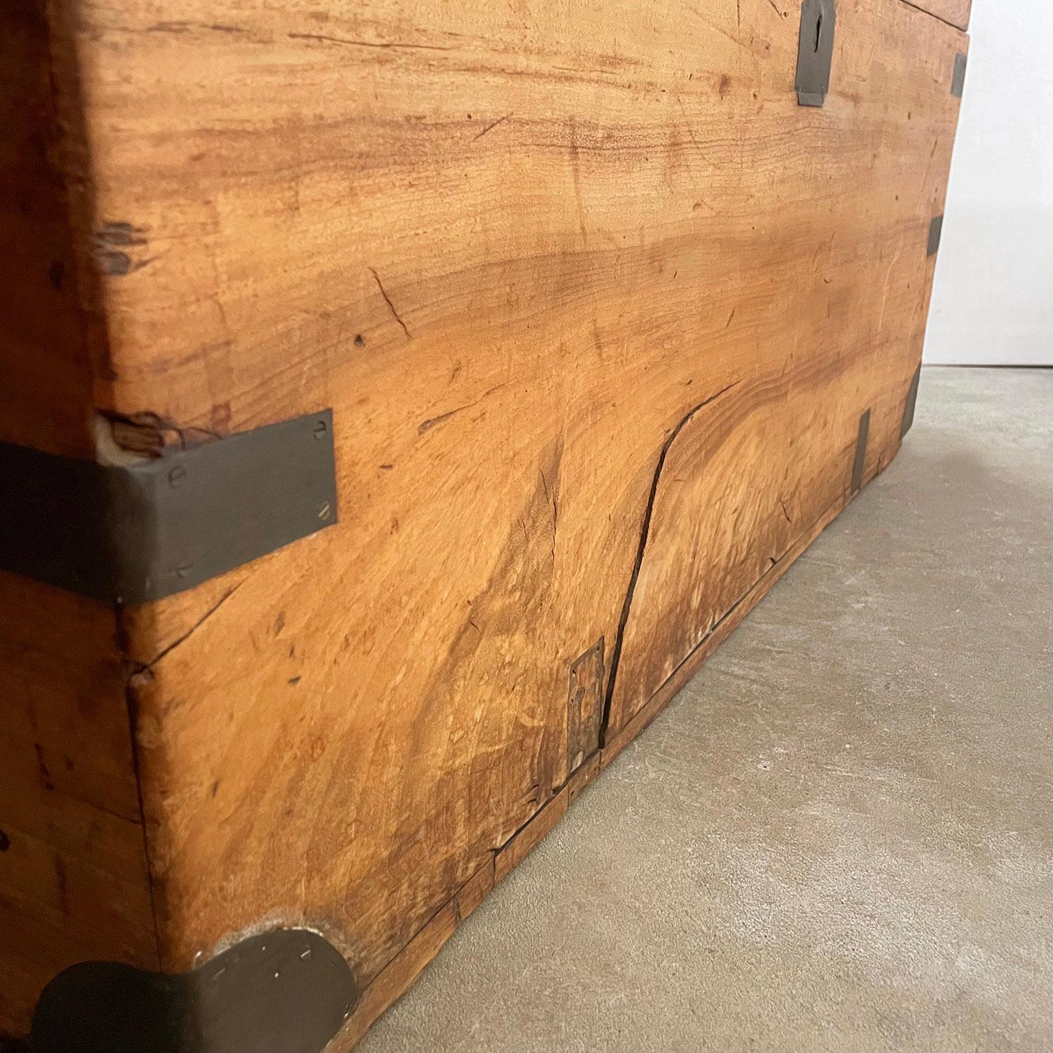 Antique Cedar Wood Storage Bench Chest For Sale 21