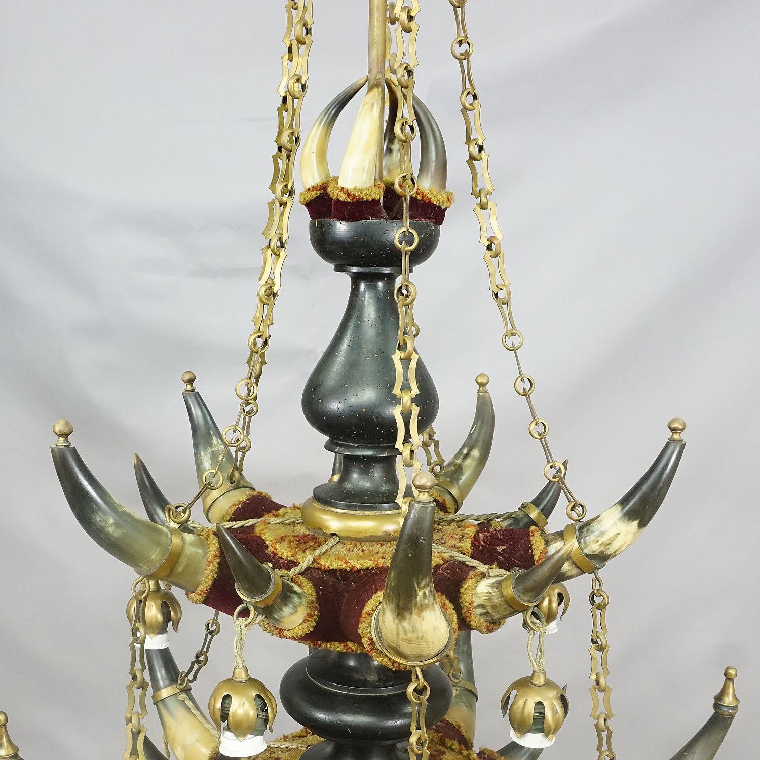 Early Victorian Antique Ceiling Lamp with Cattle Horns, Austria, circa 1880 For Sale
