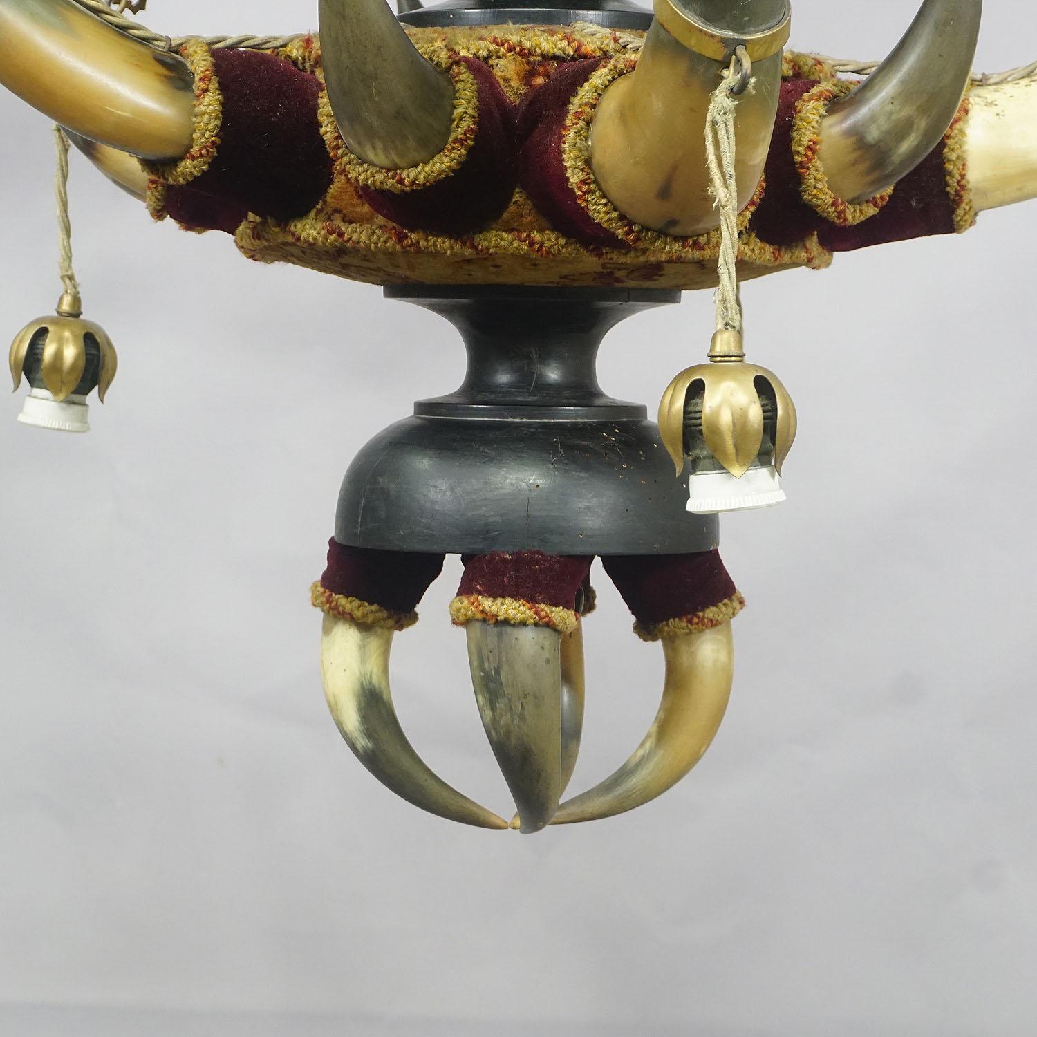 19th Century Antique Ceiling Lamp with Cattle Horns, Austria, circa 1880 For Sale