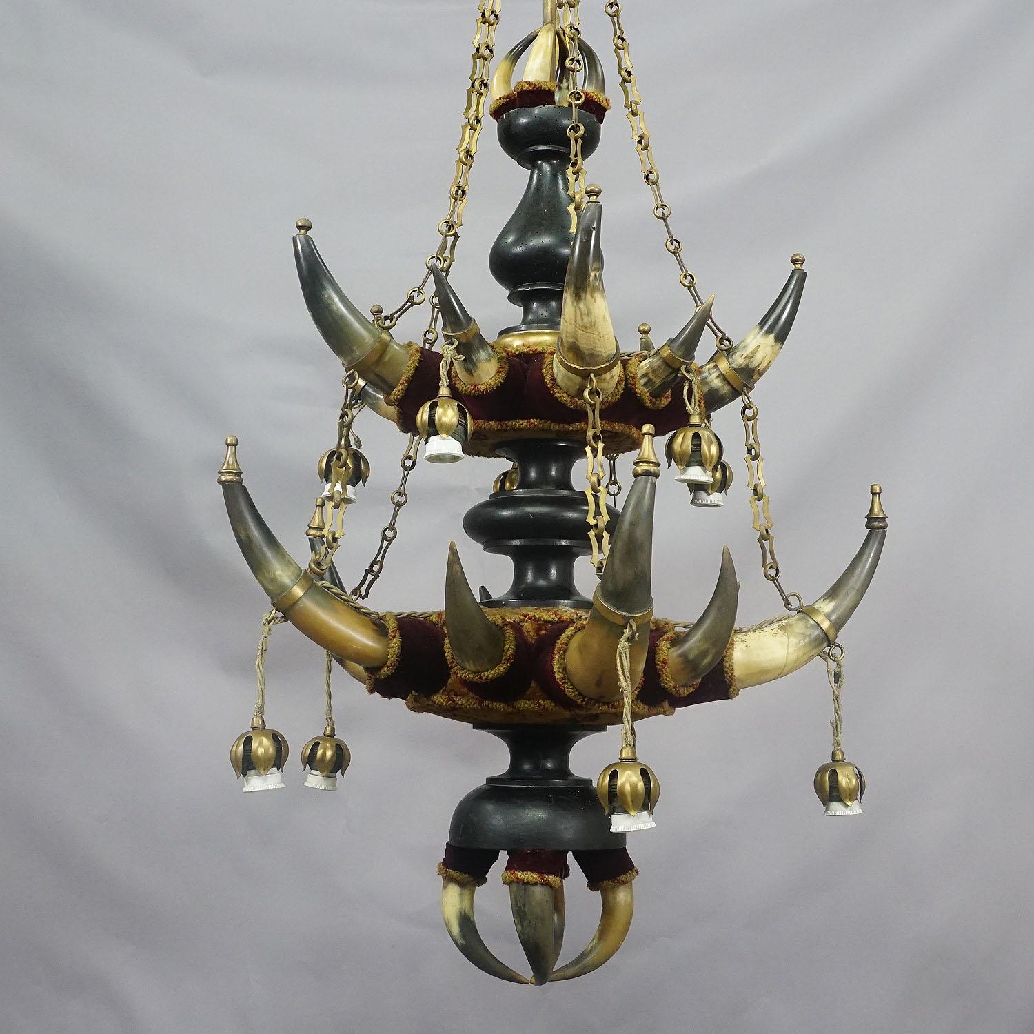 Wood Antique Ceiling Lamp with Cattle Horns, Austria, circa 1880 For Sale