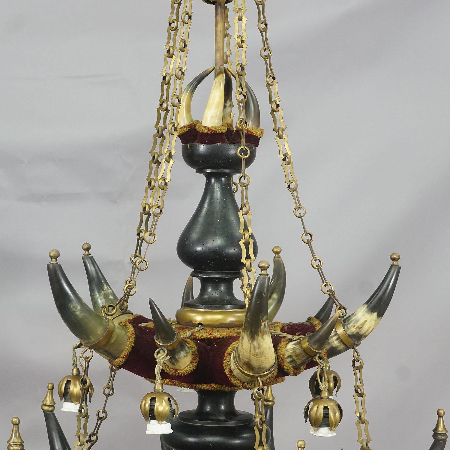 Antique Ceiling Lamp with Cattle Horns, Austria, circa 1880 For Sale 1