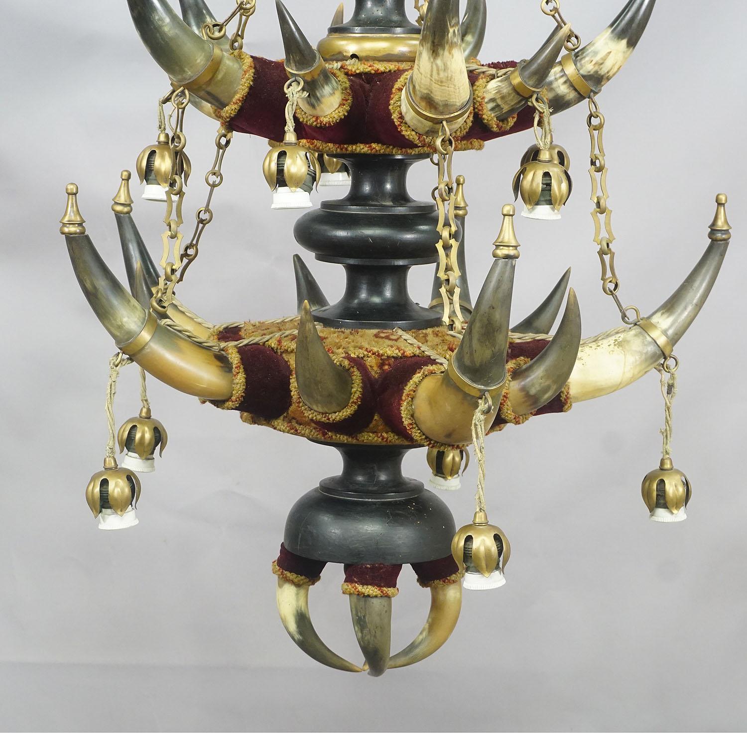 Antique Ceiling Lamp with Cattle Horns, Austria, circa 1880 For Sale 2