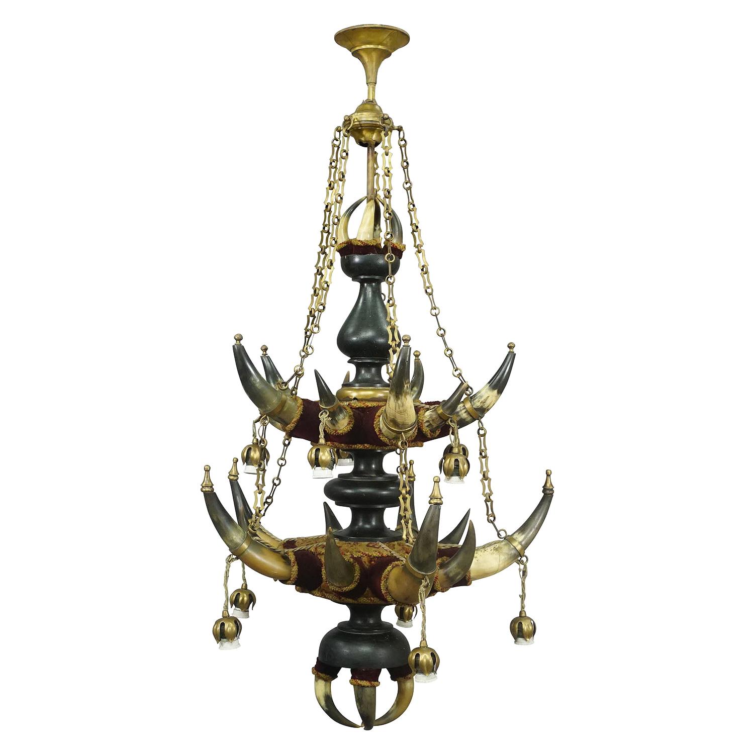 Antique Ceiling Lamp with Cattle Horns, Austria, circa 1880 For Sale