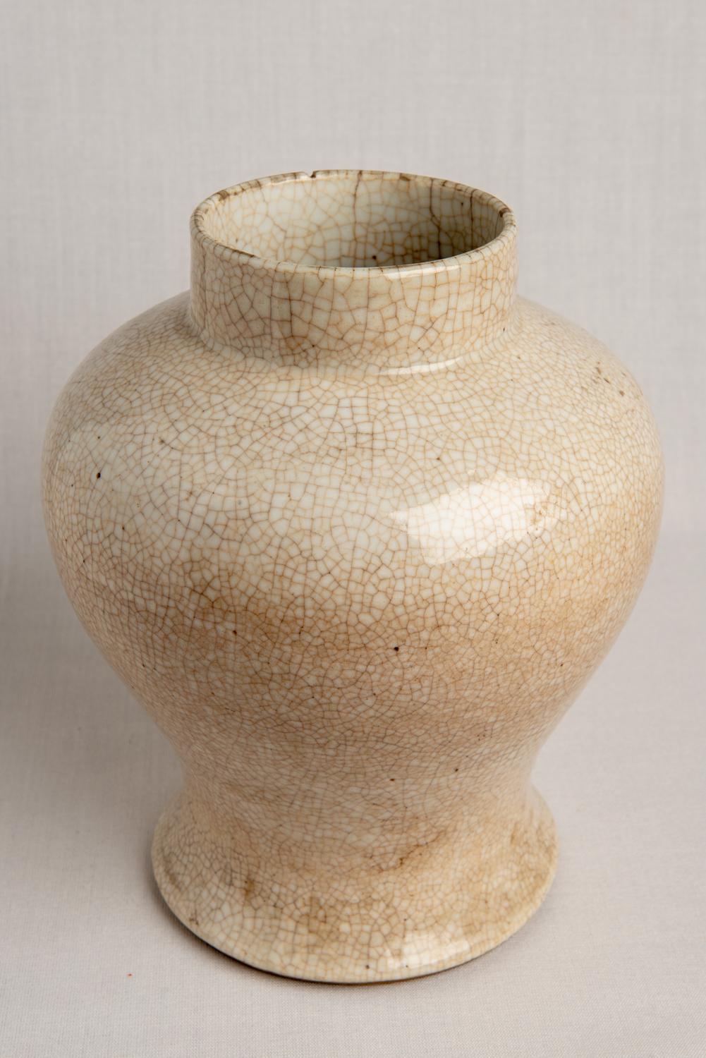 Un goût simple et moderne pour ce vase chinois crakle vintage, également adapté à une lampe de table.
(de ma Collectional).
nr. O/3202.
   
(prix spécial pour les activités de clôture).