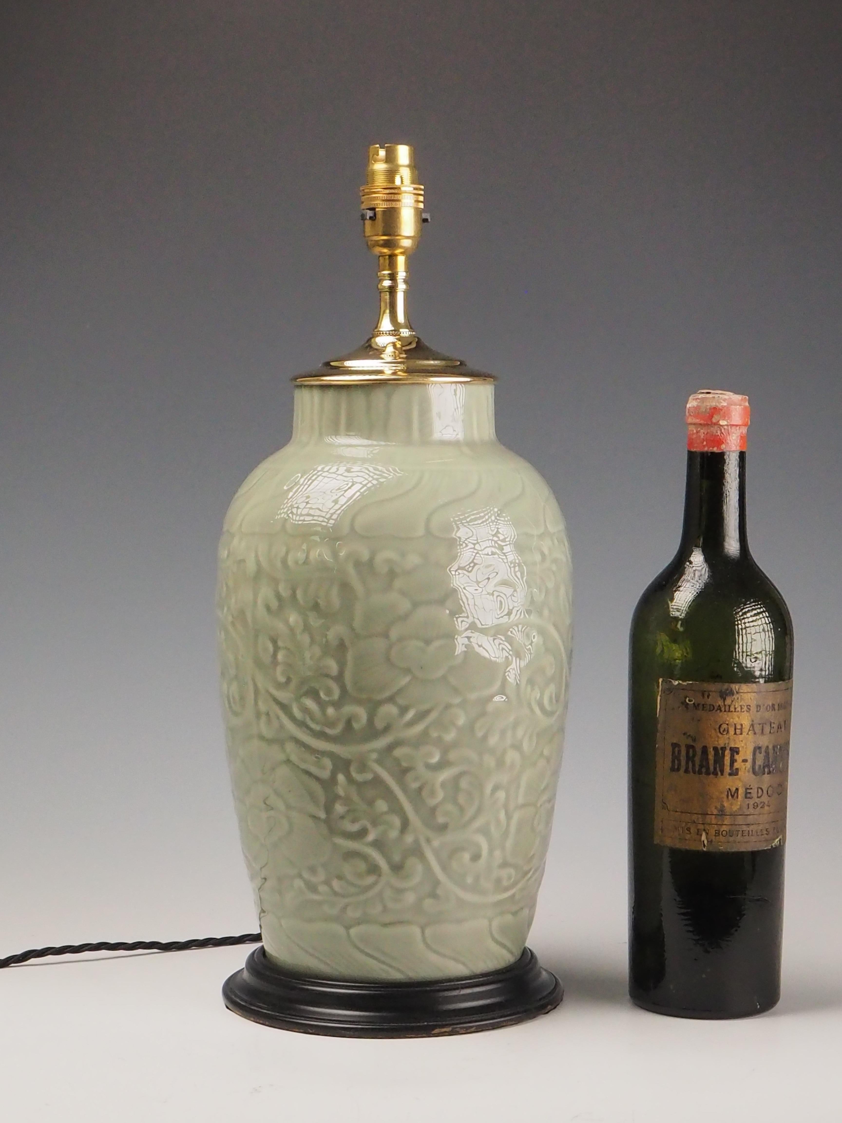 Antike Tischlampe aus Celadon-Porzellan - Elegance in Lighting im Zustand „Gut“ im Angebot in Lincoln, GB