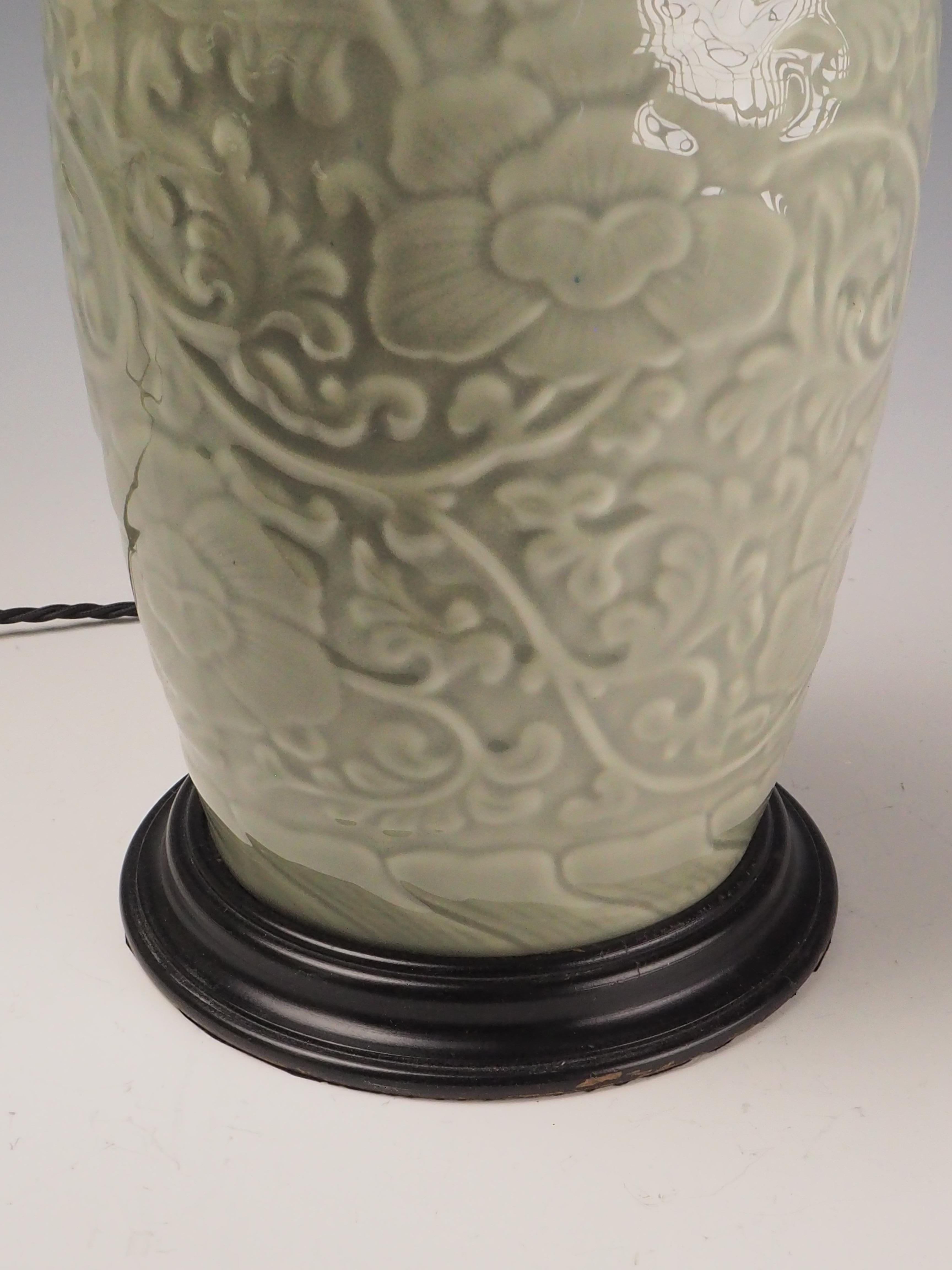 Antike Tischlampe aus Celadon-Porzellan - Elegance in Lighting im Angebot 4