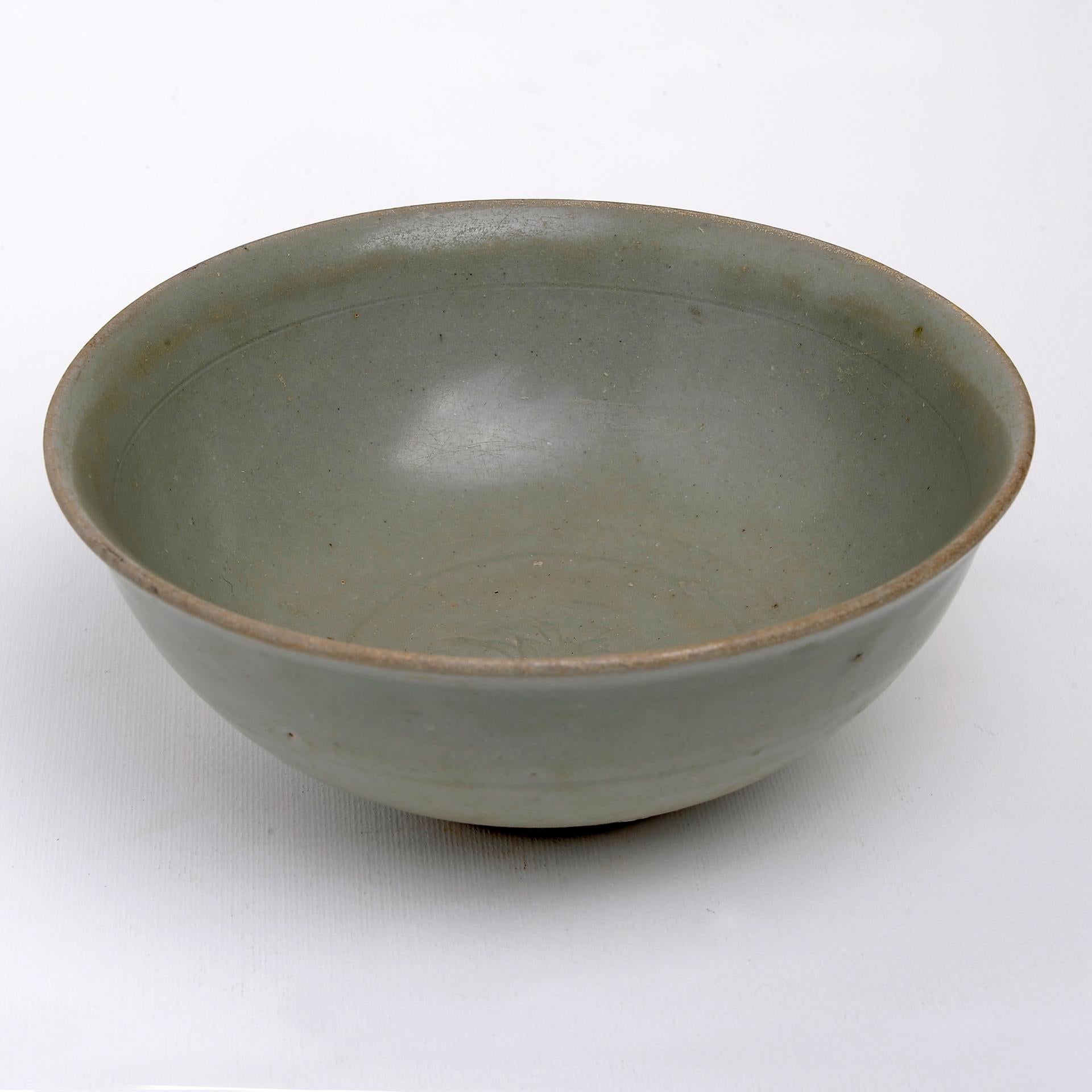 Celadon bowl from Song Dinasty: very antique!  from my private collection, now on sale.  see the others published under my name Enrica Pasino.
They are rare.