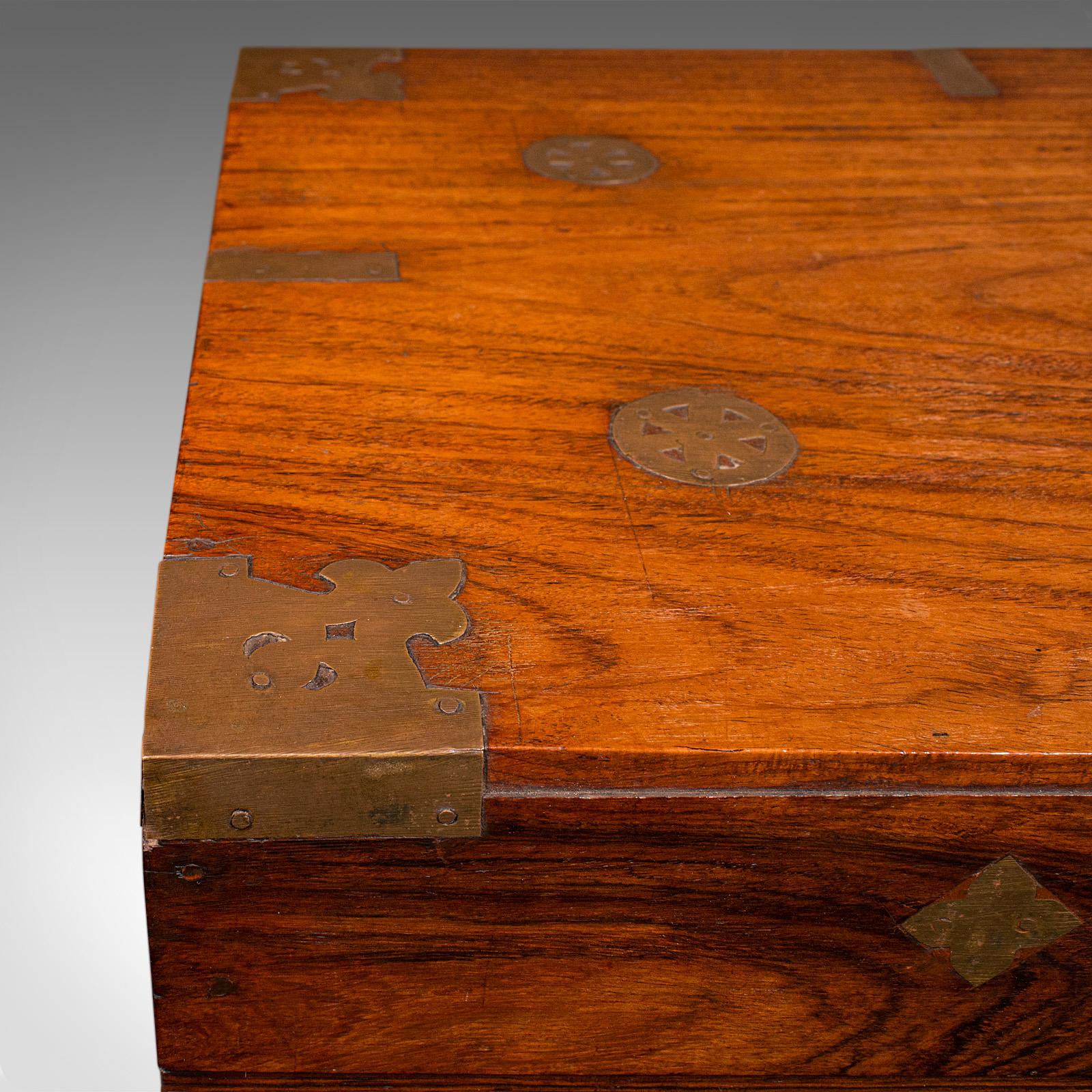 Antike Celebration Chest, Indisch, Teak, Messing, Truhe, Couchtisch, Viktorianisch im Angebot 5