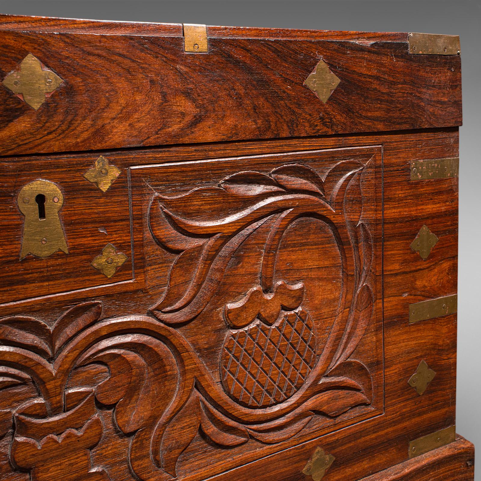 Antike Celebration Chest, Indisch, Teak, Messing, Truhe, Couchtisch, Viktorianisch im Angebot 6