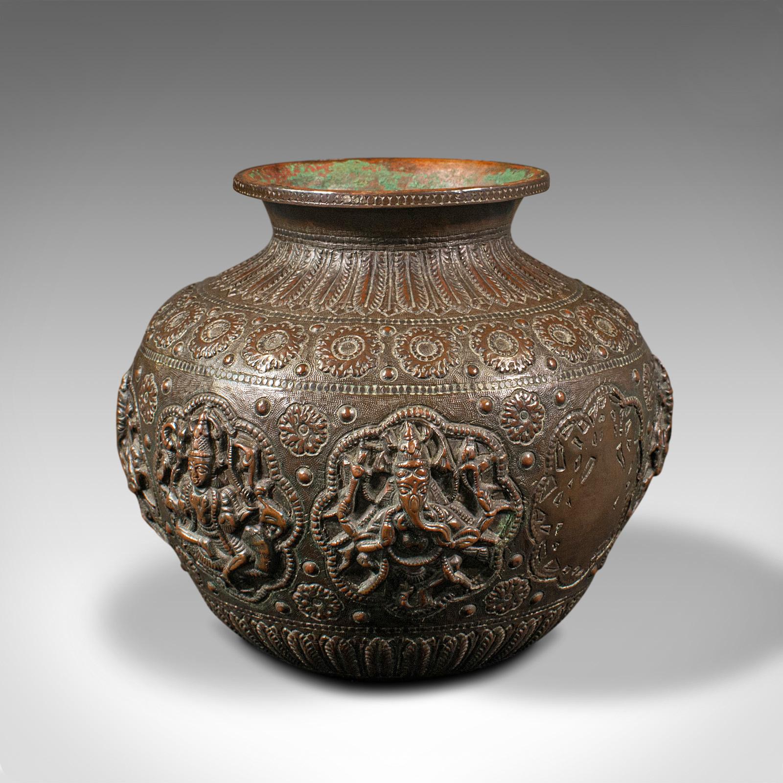 Antique Celebration Pot, Indian, Bronze, Diwali Vase, Ganesh, Lakshmi, Victorian In Good Condition For Sale In Hele, Devon, GB