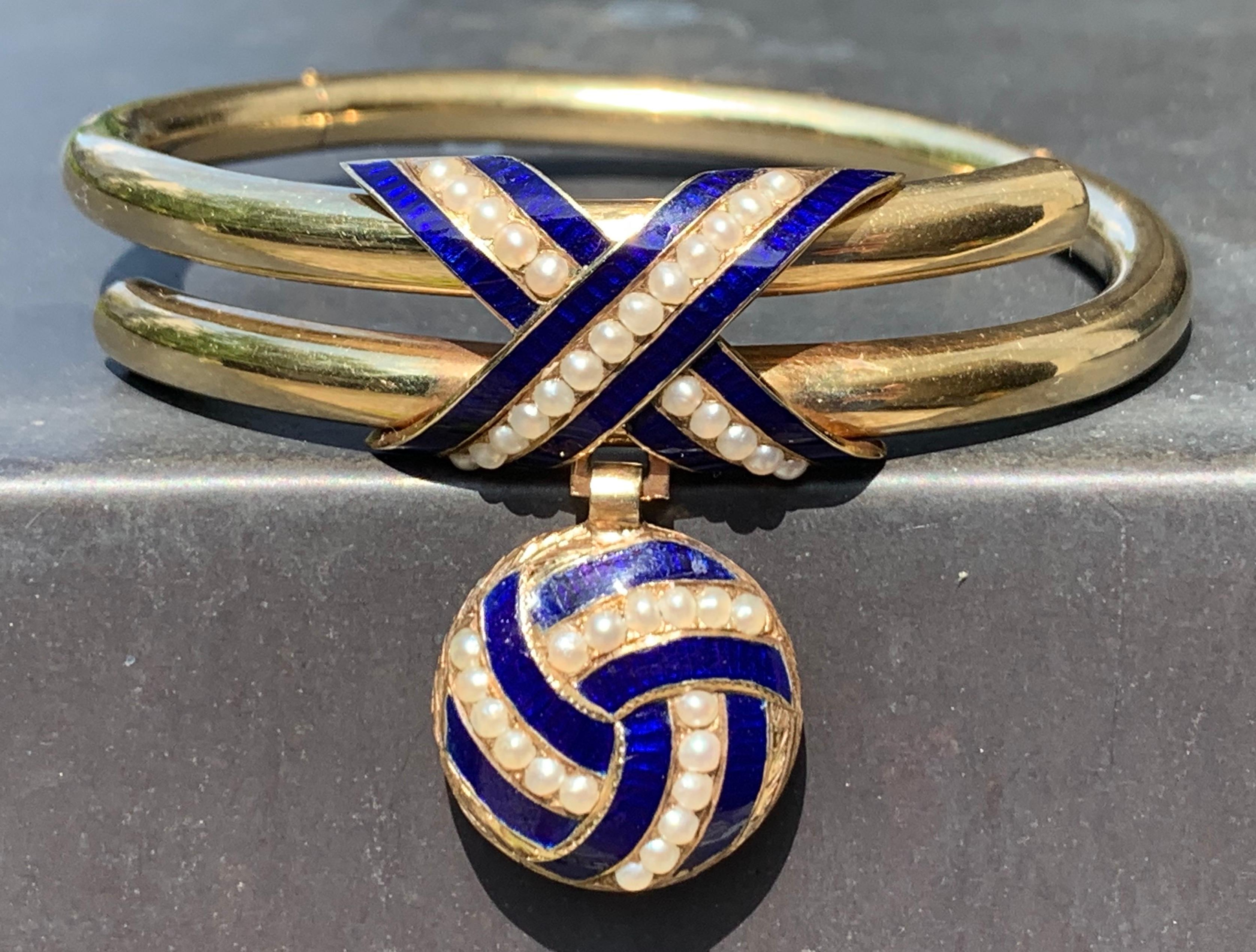 Antique Celtic Eternity Knot Symbol Orient Pearls 15 Karat Gold Bracelet Locket For Sale 2
