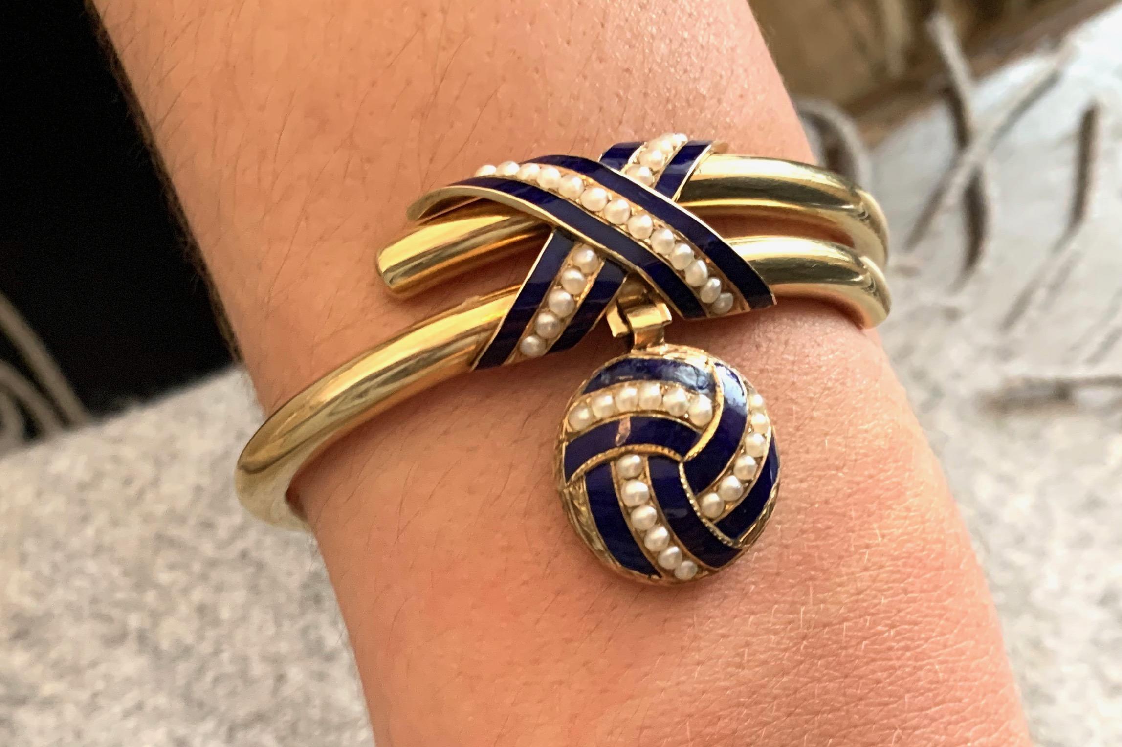 Antique Celtic Eternity Knot Symbol Orient Pearls 15 Karat Gold Bracelet Locket For Sale 3