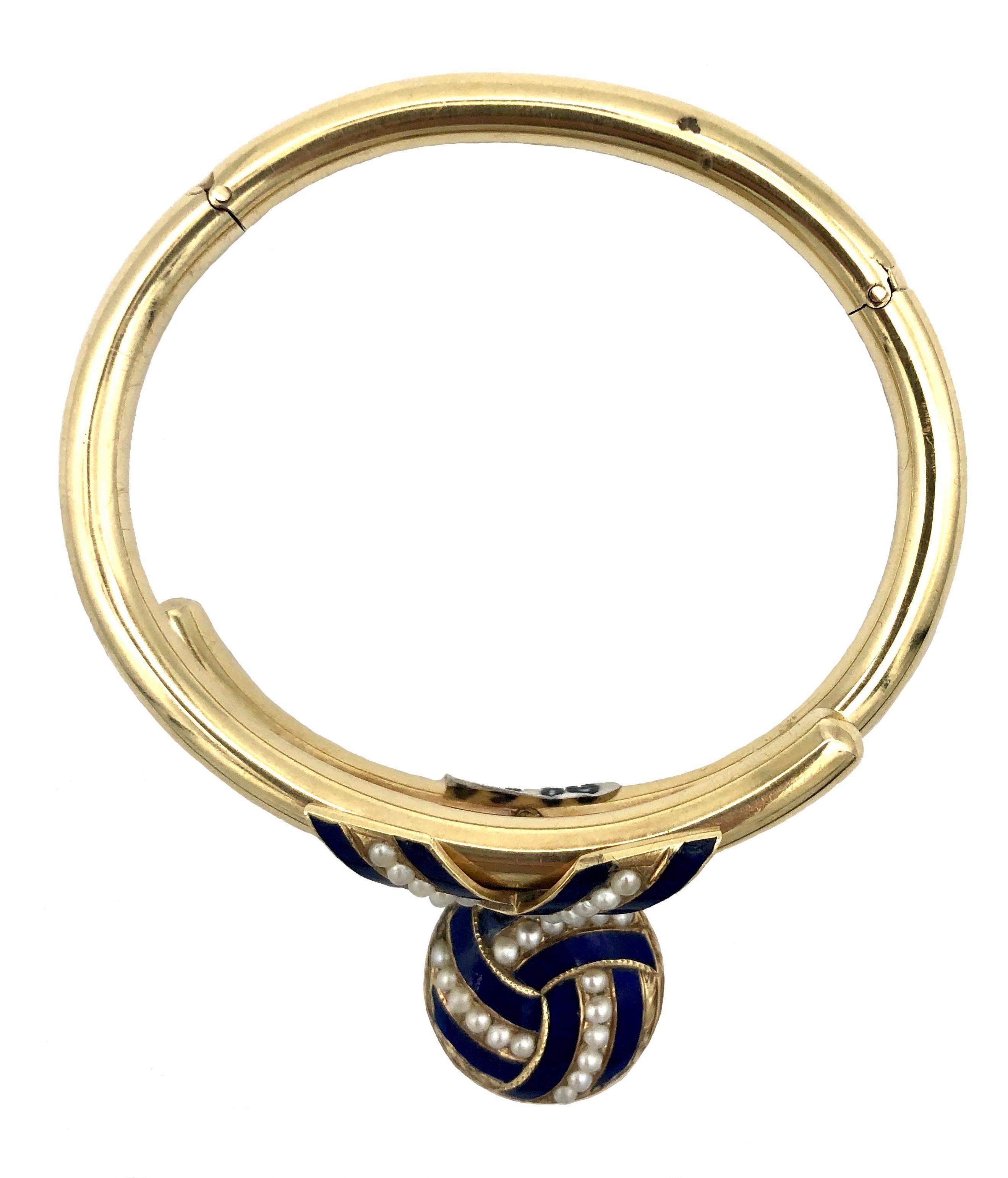 Bracelet ancien en or 15 carats avec pendentif en forme de nœud d'éternité celtique et perles d'Orient en vente 1