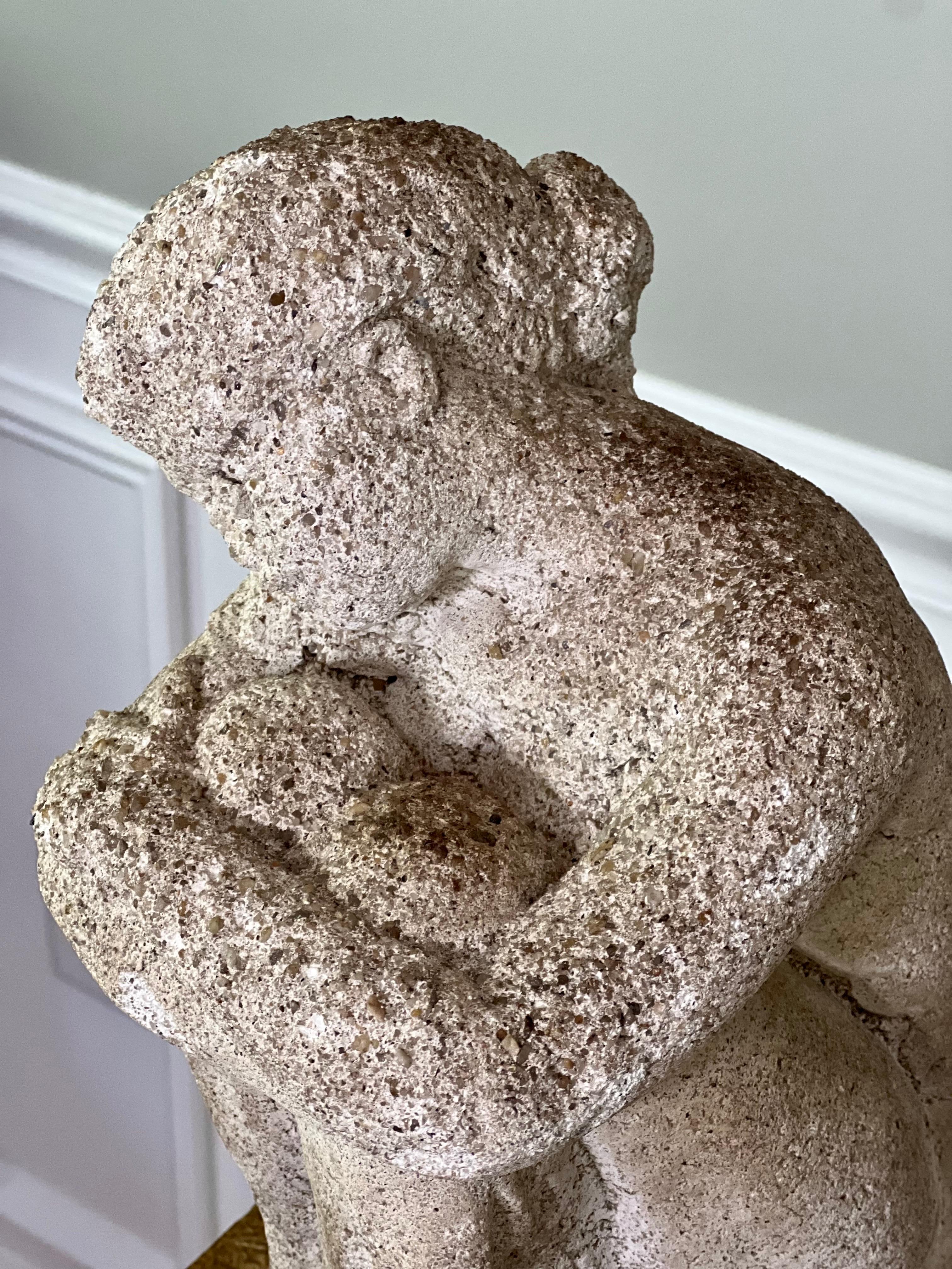 Statua antica in cemento di una donna in posa pensierosa in vendita 2