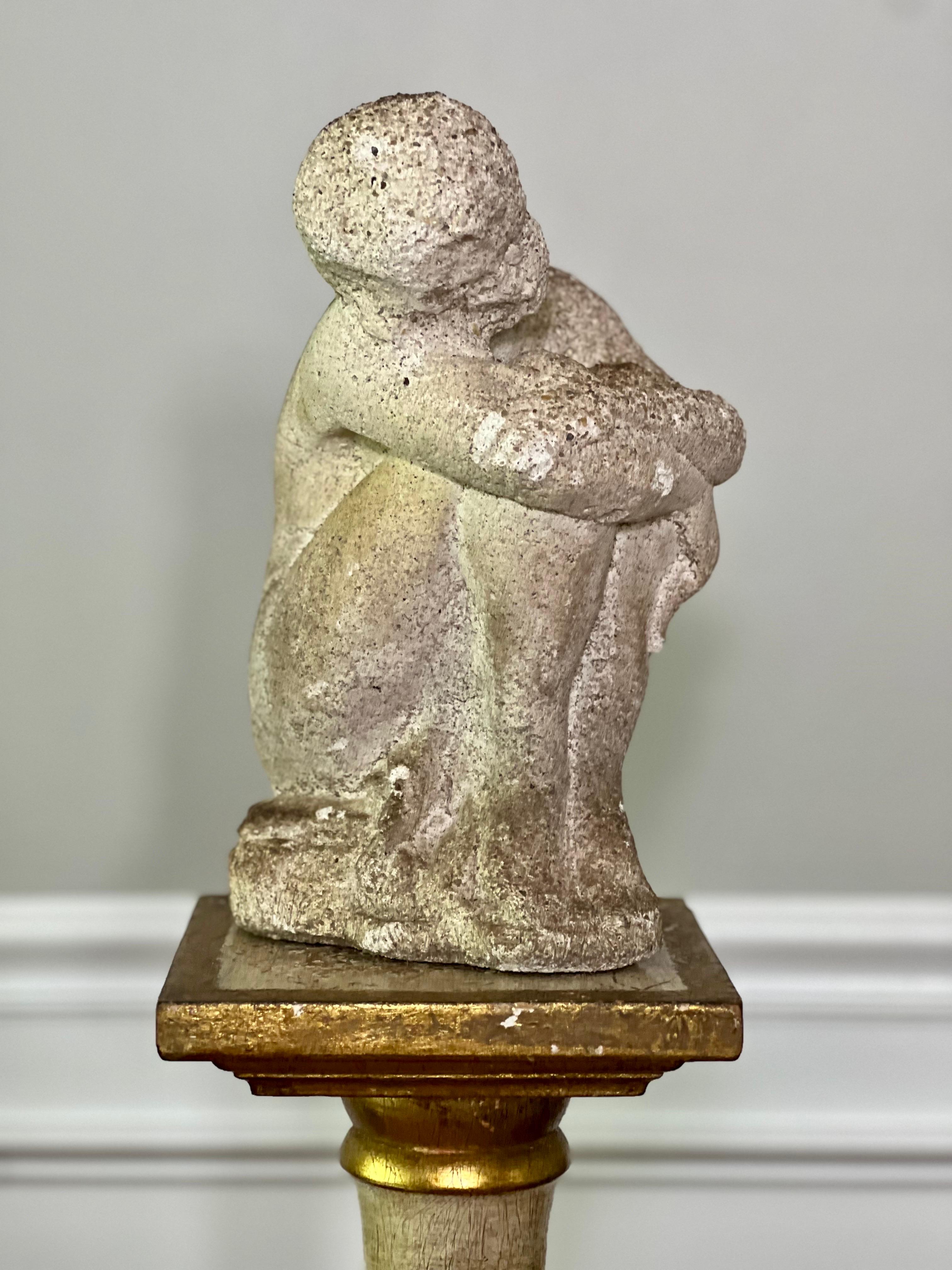 Tardo vittoriano Statua antica in cemento di una donna in posa pensierosa in vendita