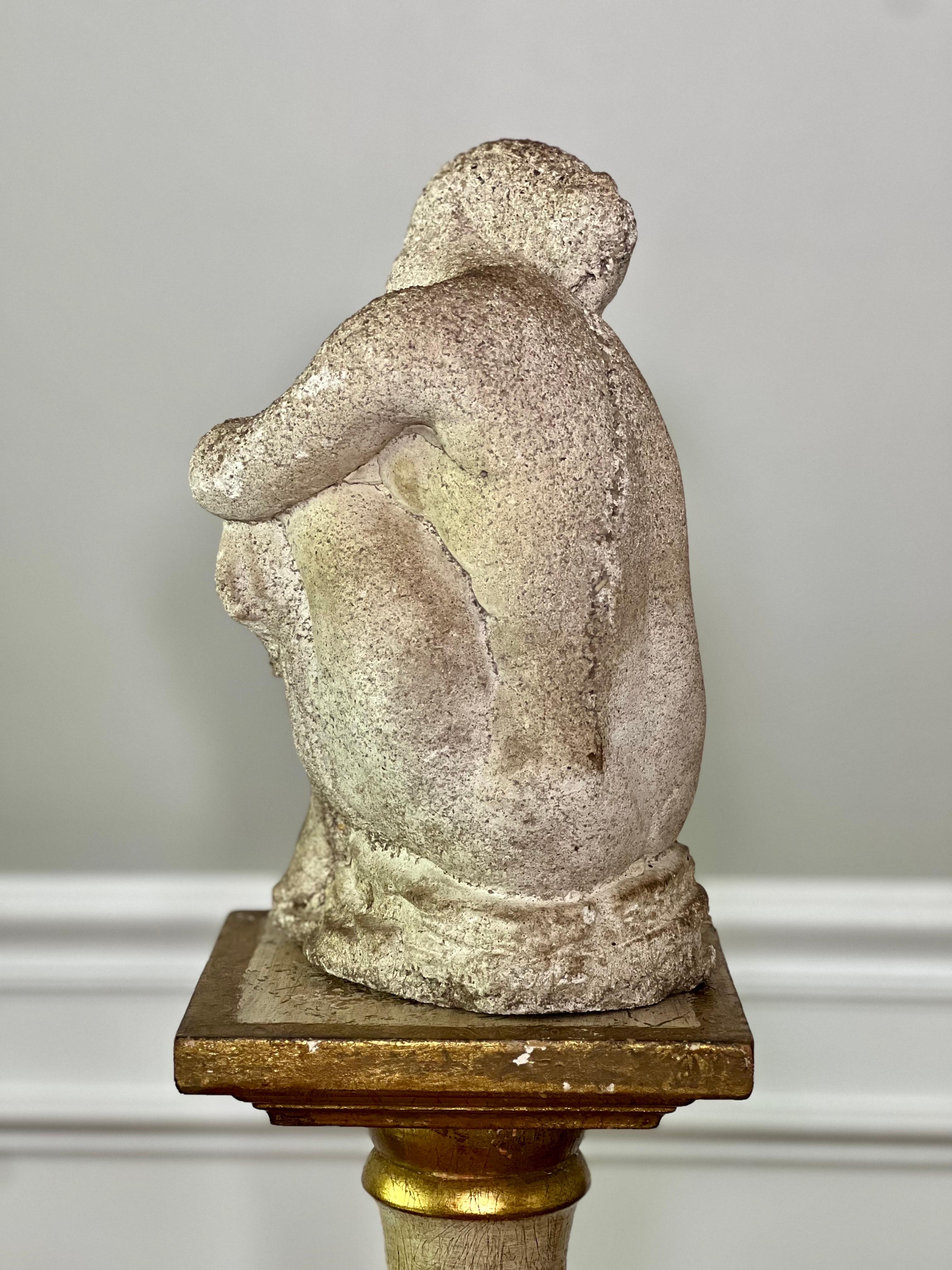 Calco Statua antica in cemento di una donna in posa pensierosa in vendita