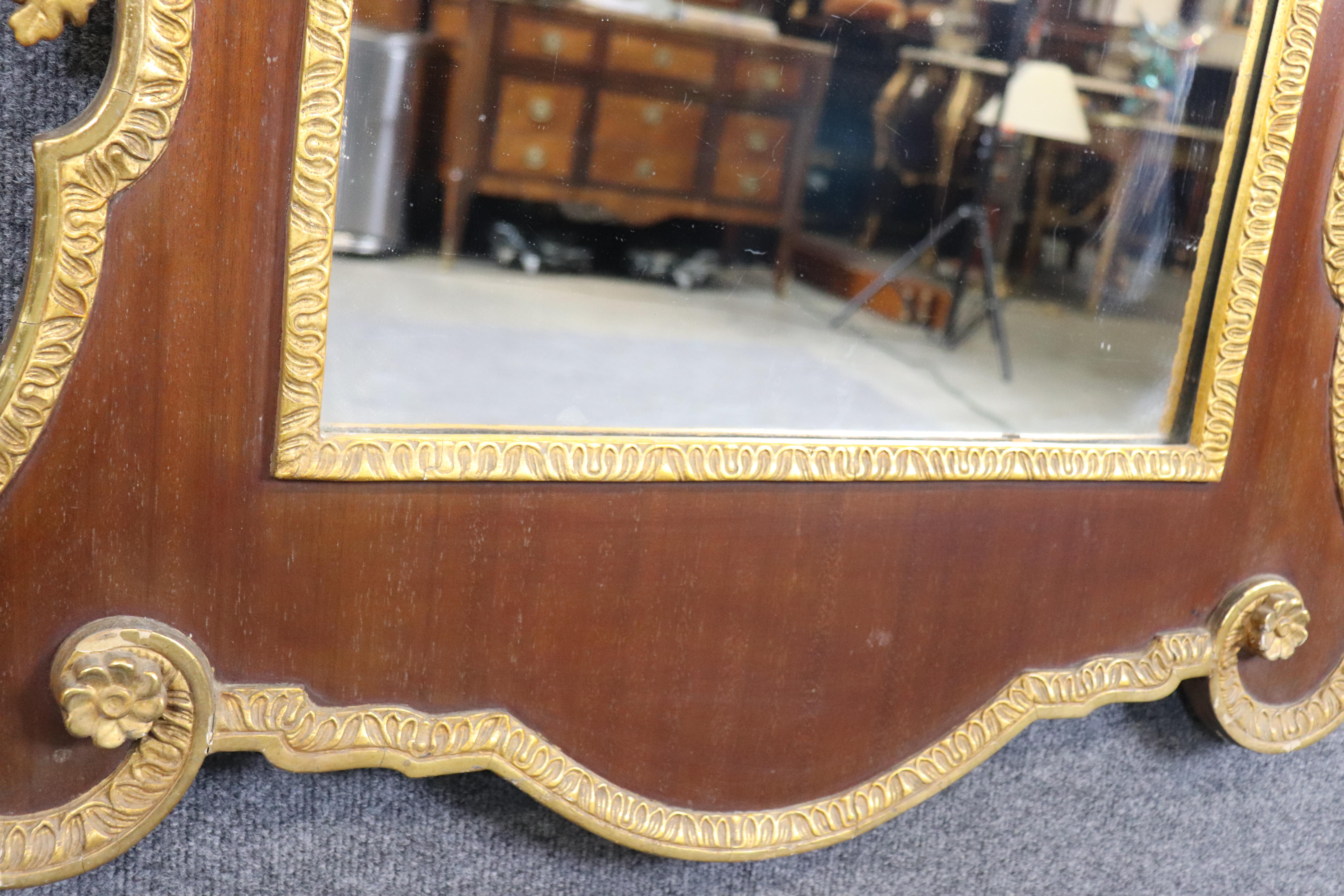 Antique miroir mural fédéral américain du centenaire, sculpté d'un aigle et en acajou doré en vente 7