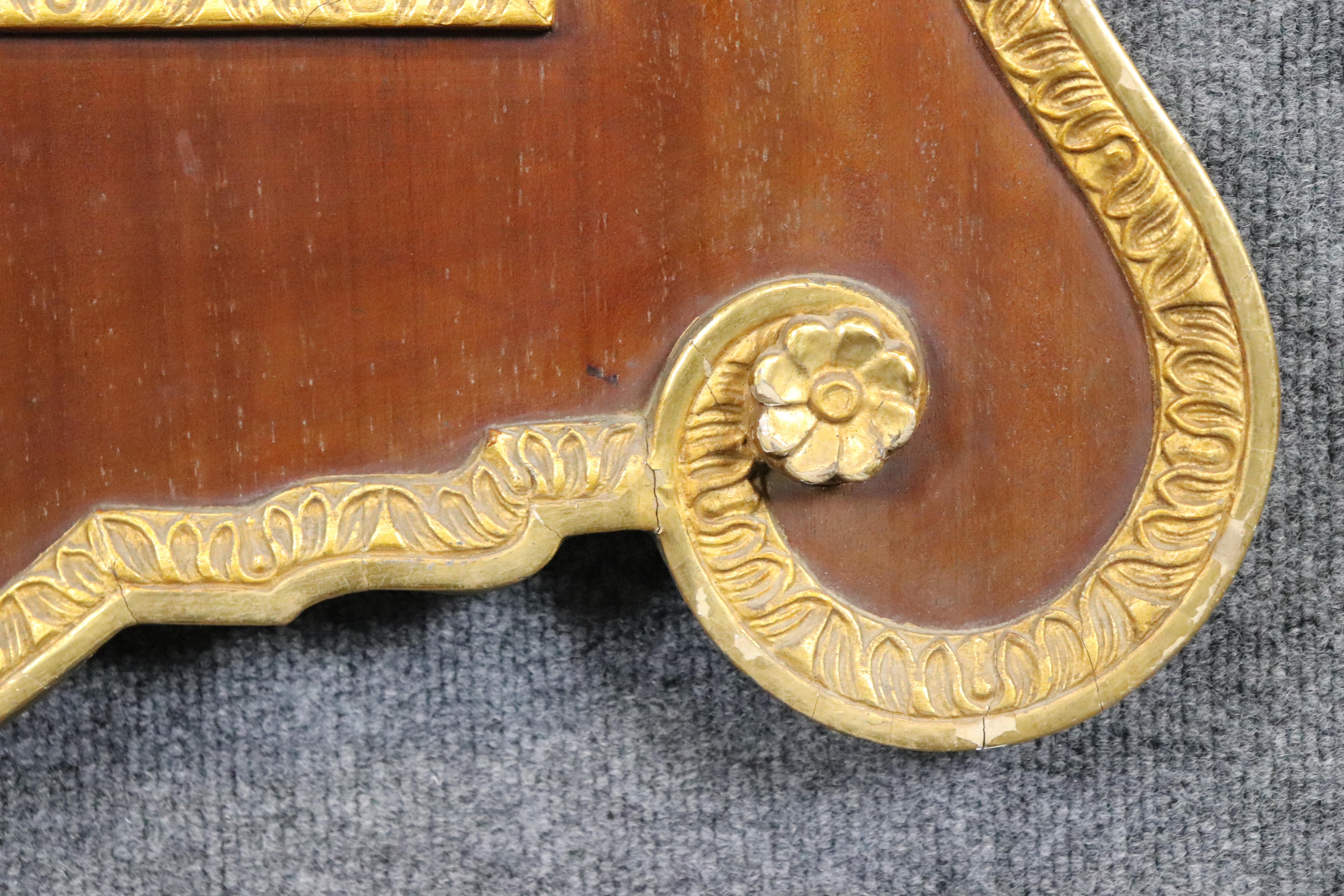 Antique miroir mural fédéral américain du centenaire, sculpté d'un aigle et en acajou doré en vente 8