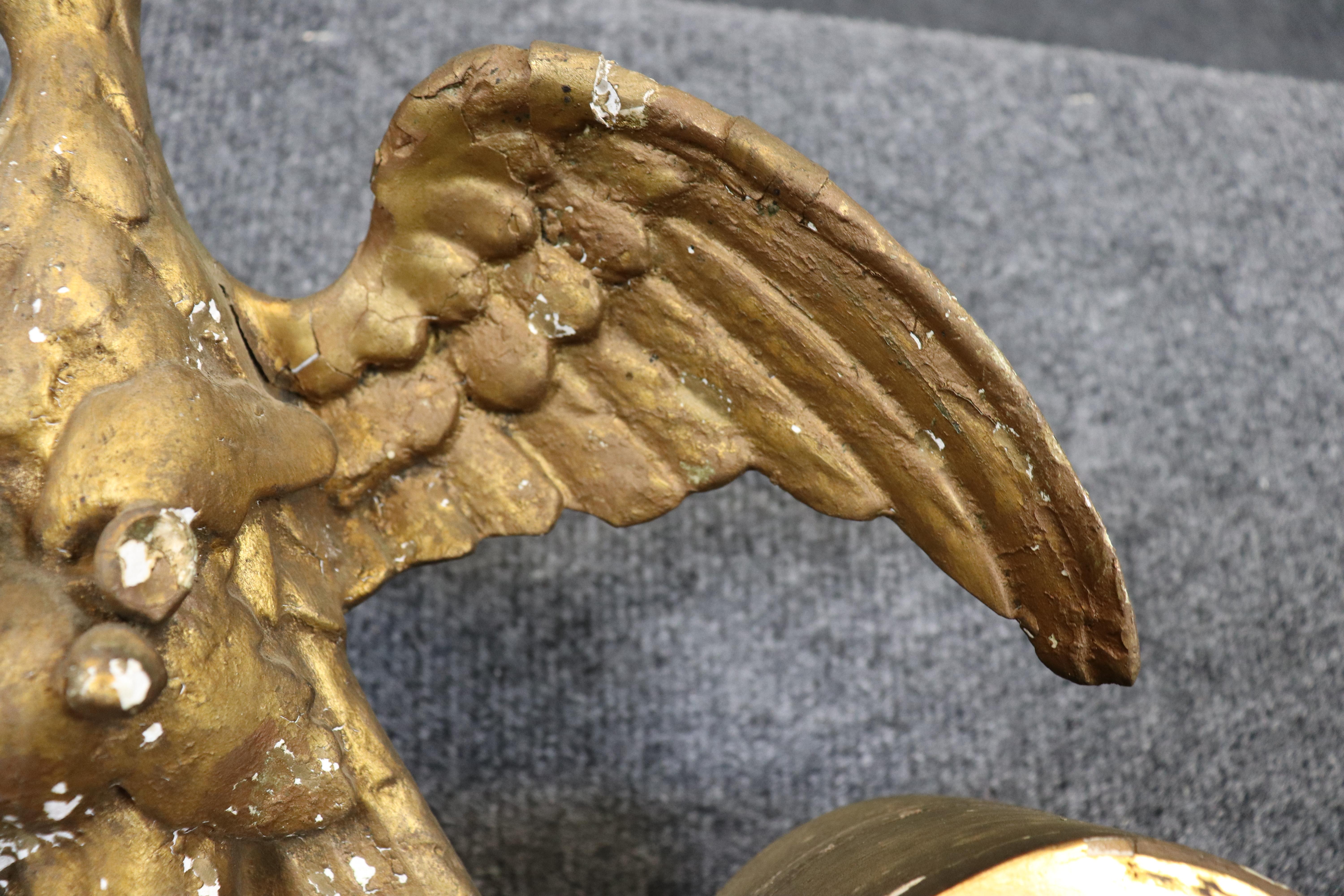 Antique miroir mural fédéral américain du centenaire, sculpté d'un aigle et en acajou doré en vente 13