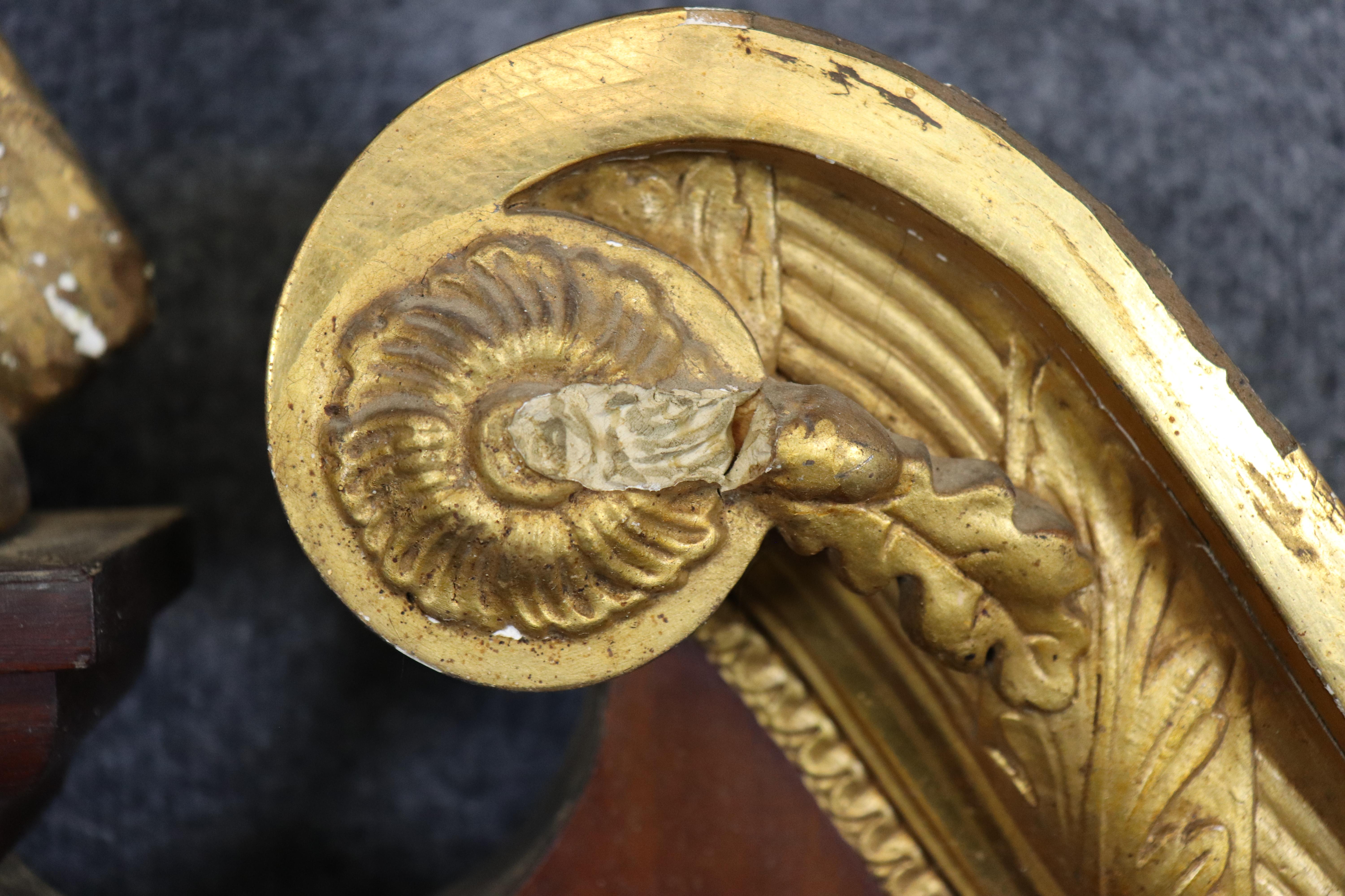 Antique miroir mural fédéral américain du centenaire, sculpté d'un aigle et en acajou doré Bon état - En vente à Swedesboro, NJ