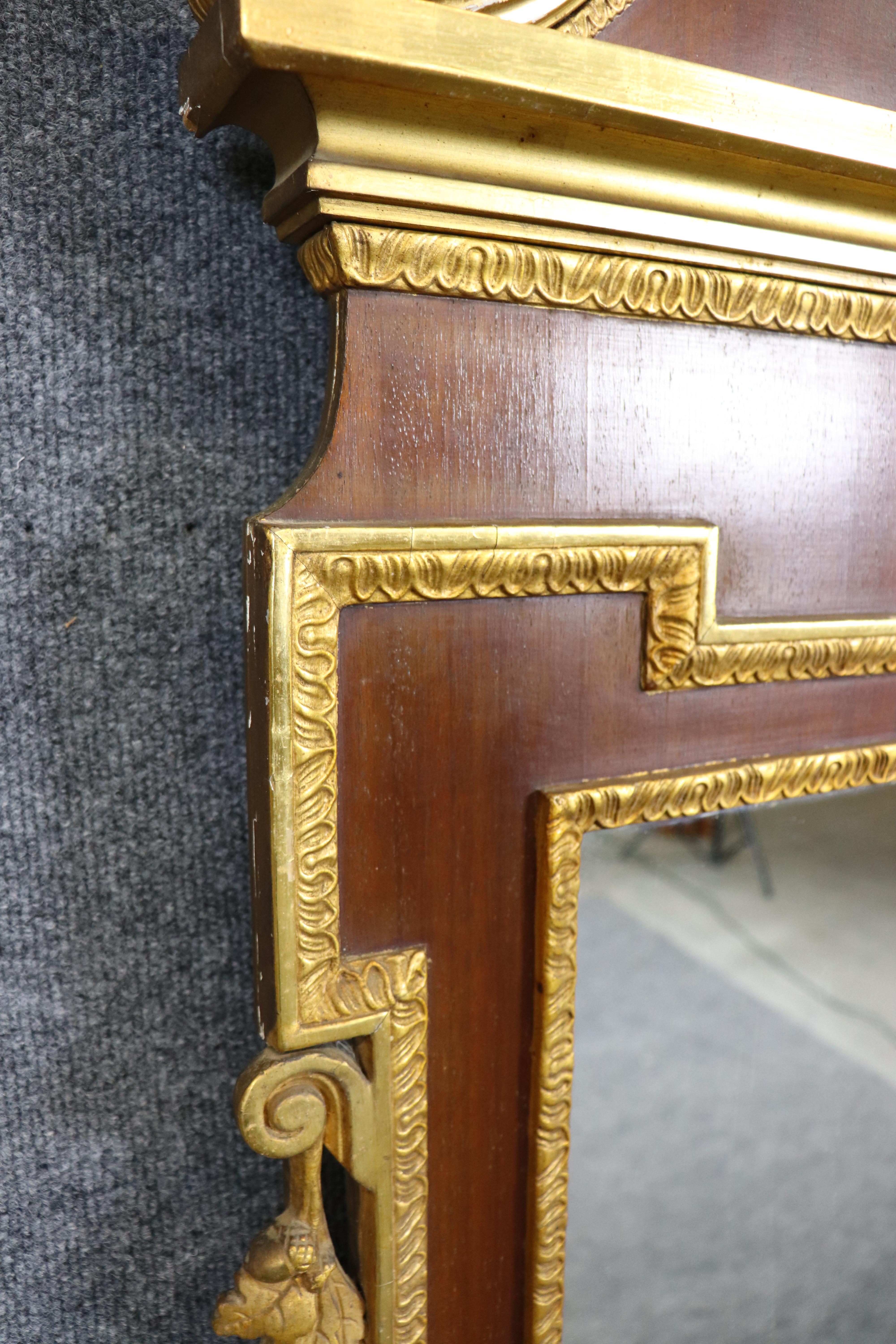 Gesso Antique miroir mural fédéral américain du centenaire, sculpté d'un aigle et en acajou doré en vente