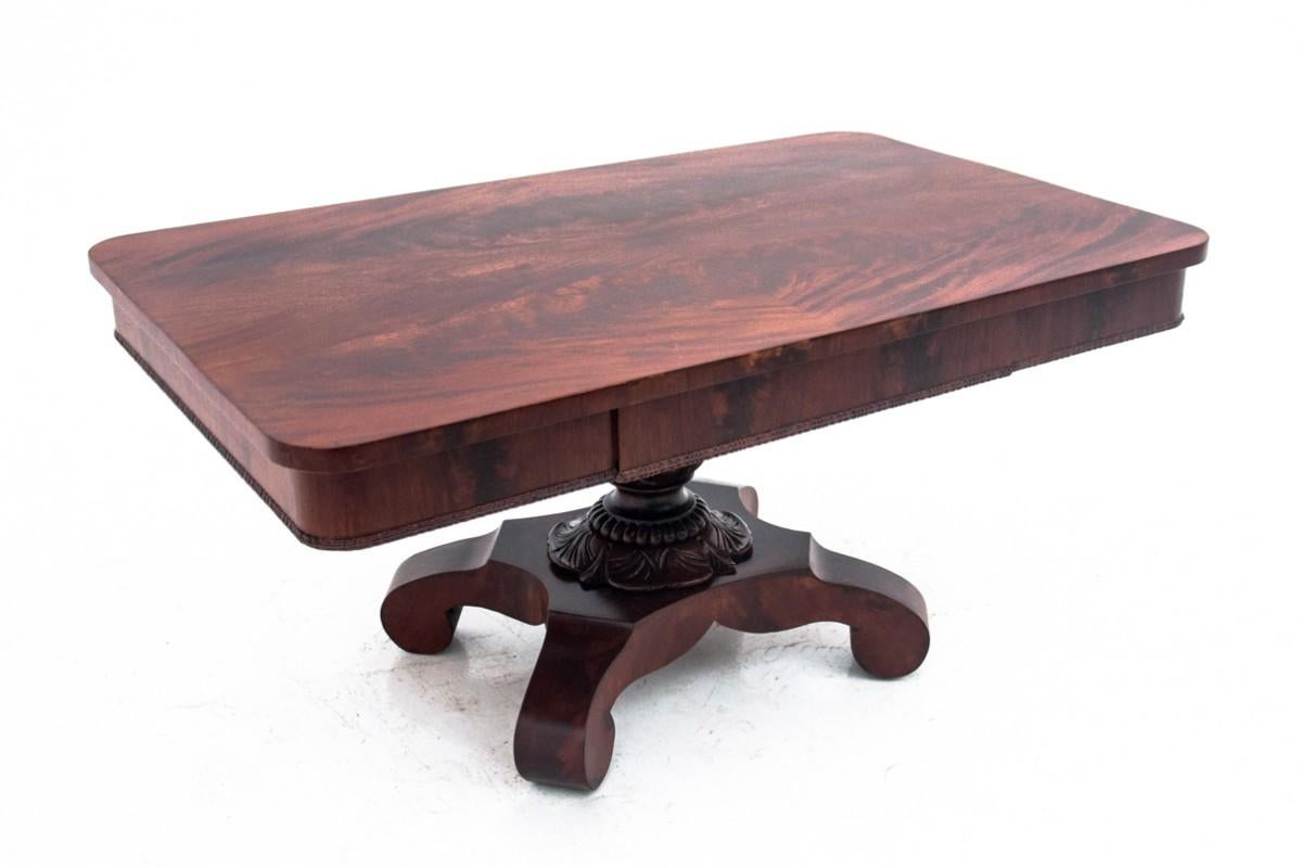 Biedermeier Antique center table, Northern Europe, late 19th century. For Sale