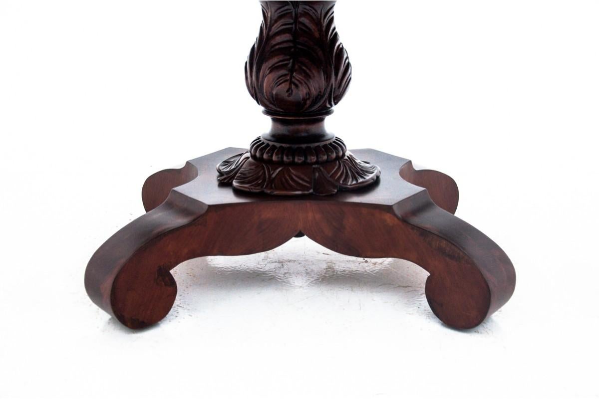 Mahogany Antique center table, Northern Europe, late 19th century. For Sale