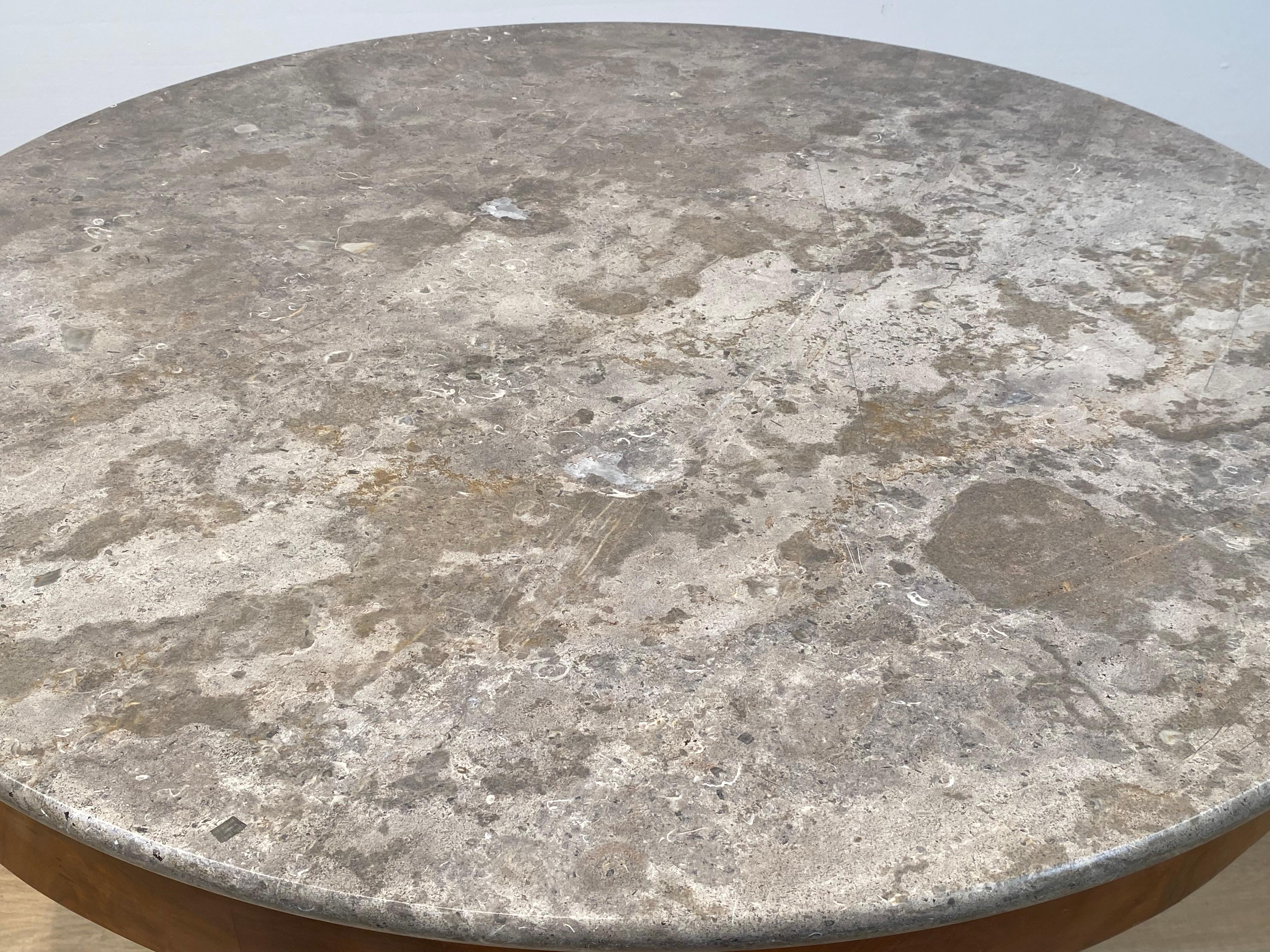 Table centrale ancienne sur un pied central en vente 3