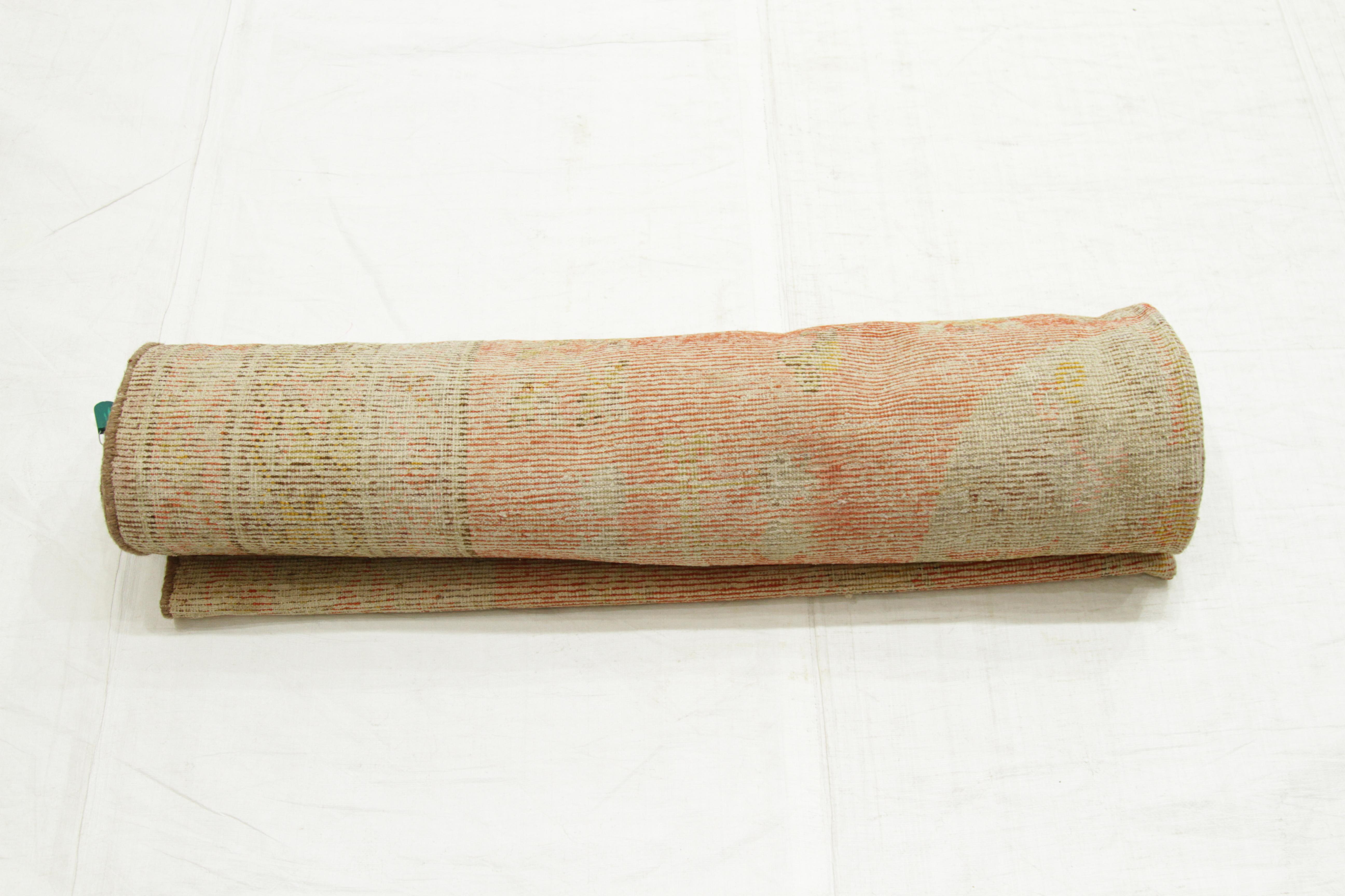Ancien tapis d'Asie centrale Khotan Design/One avec champ géométrique, vers 1920 en vente 5