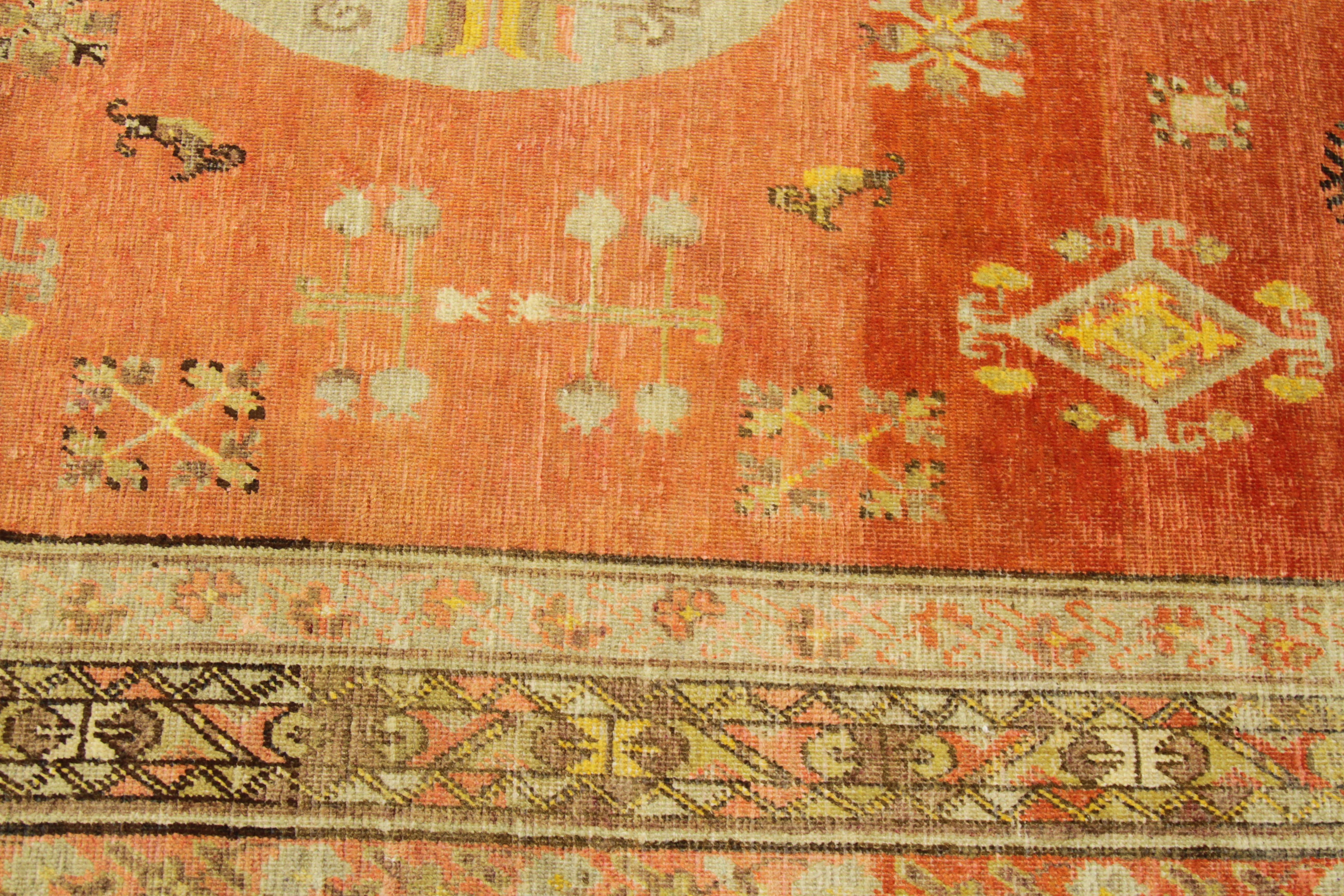 Laine Ancien tapis d'Asie centrale Khotan Design/One avec champ géométrique, vers 1920 en vente
