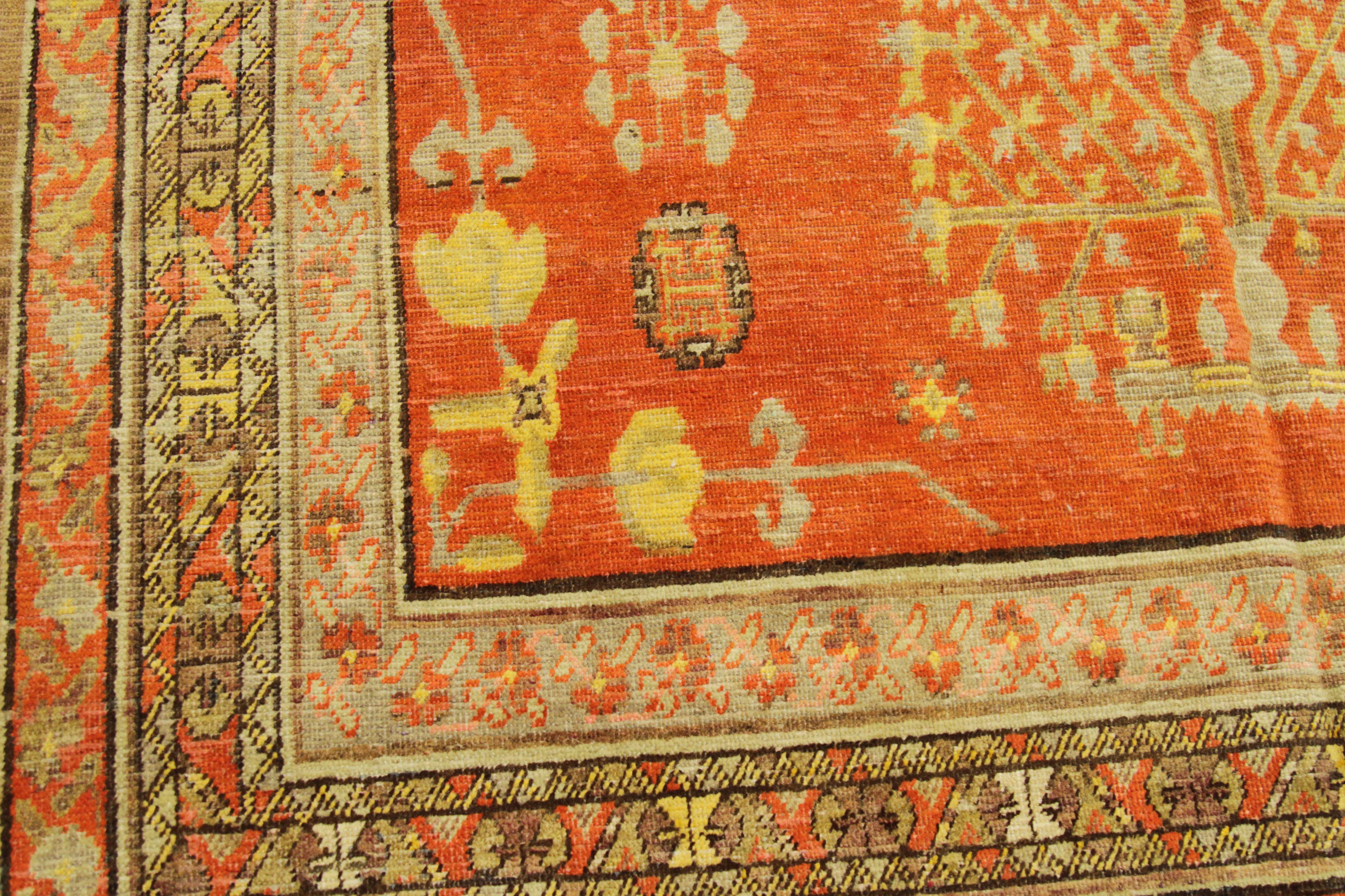 Ancien tapis d'Asie centrale Khotan Design/One avec champ géométrique, vers 1920 en vente 1