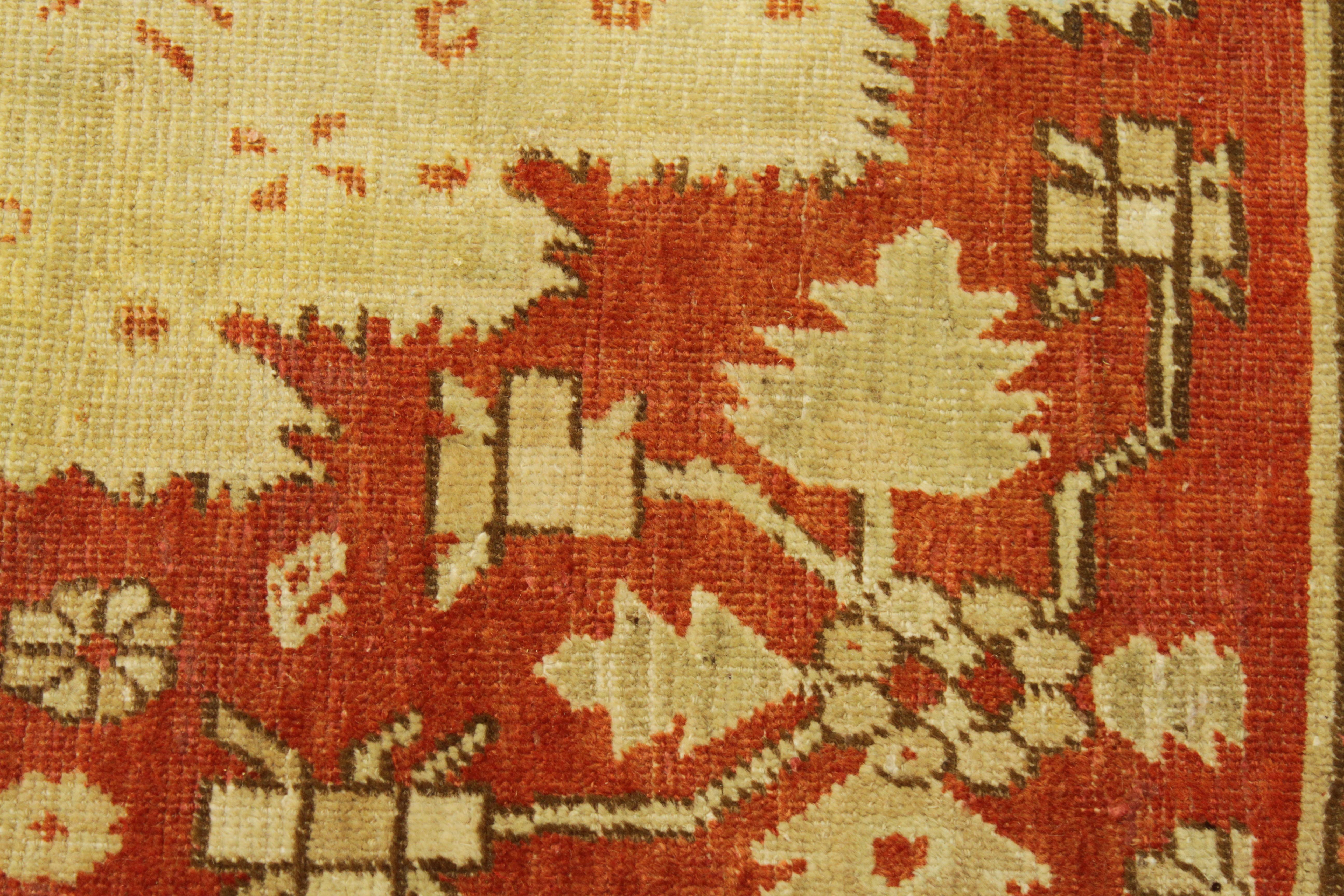 Alfombra antigua de Asia Central Diseño Khotan con múltiples bordes florales circa 1900s en venta 4