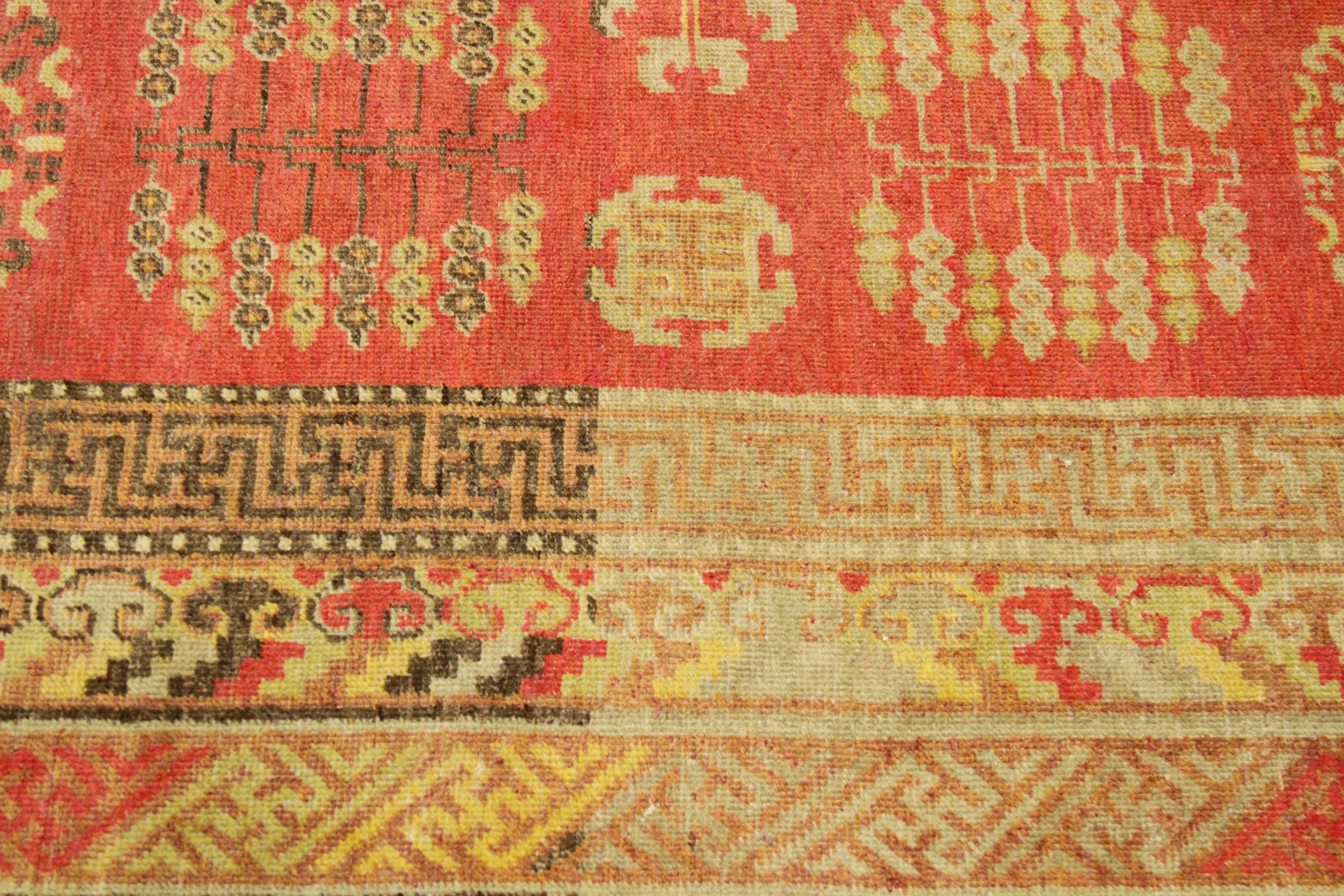 Antique Central Asian Rug Khotan Design with Unique Oriental Patterns circa 1920 In Excellent Condition For Sale In Dallas, TX