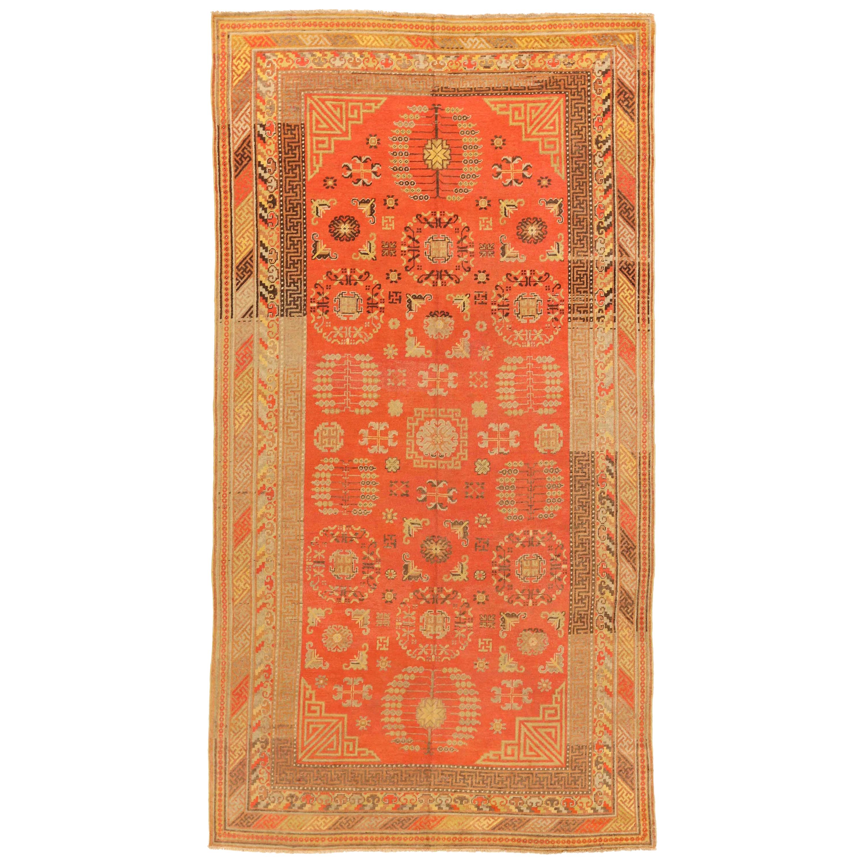Alfombra antigua de Asia Central de diseño Khotan con motivos orientales únicos circa 1920 en venta