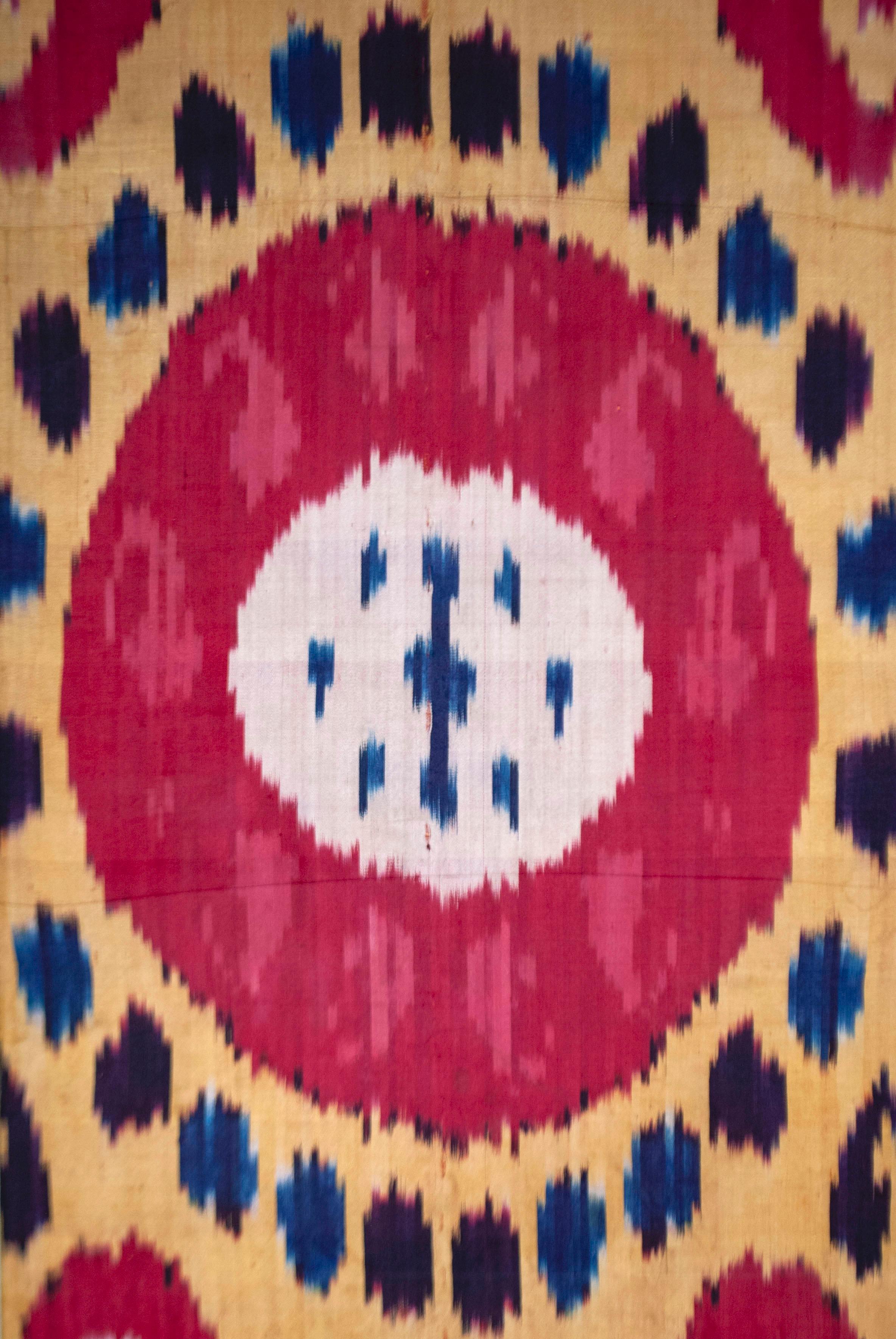 Tessuto a mano Antico pannello Ikat in seta dell'Asia centrale, Uzbekistan in vendita