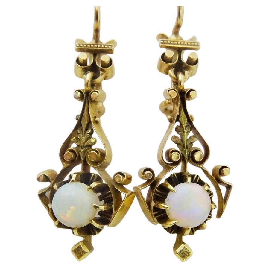 Antike mitteleuropäische Ohrringe aus 18 Karat Gold und Opal im Angebot