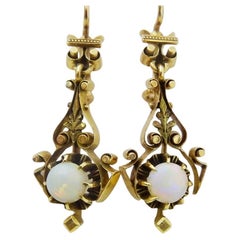 Boucles d'oreilles anciennes d'Europe centrale en or 18 carats et opale