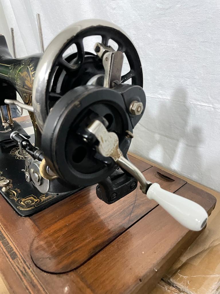 Antique Century Traditional Sewing machine Vibrating, circa 1950 For Sale 2