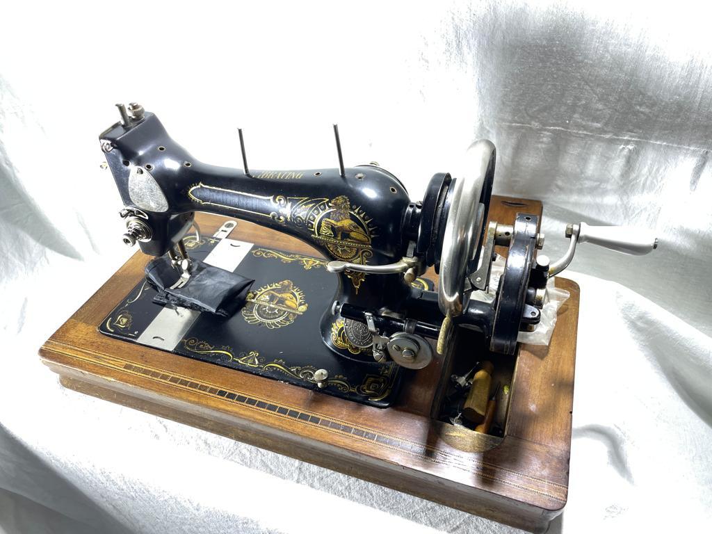 Machine à couture traditionnelle antique Vibrating, vers 1950 Bon état - En vente à Roma, IT