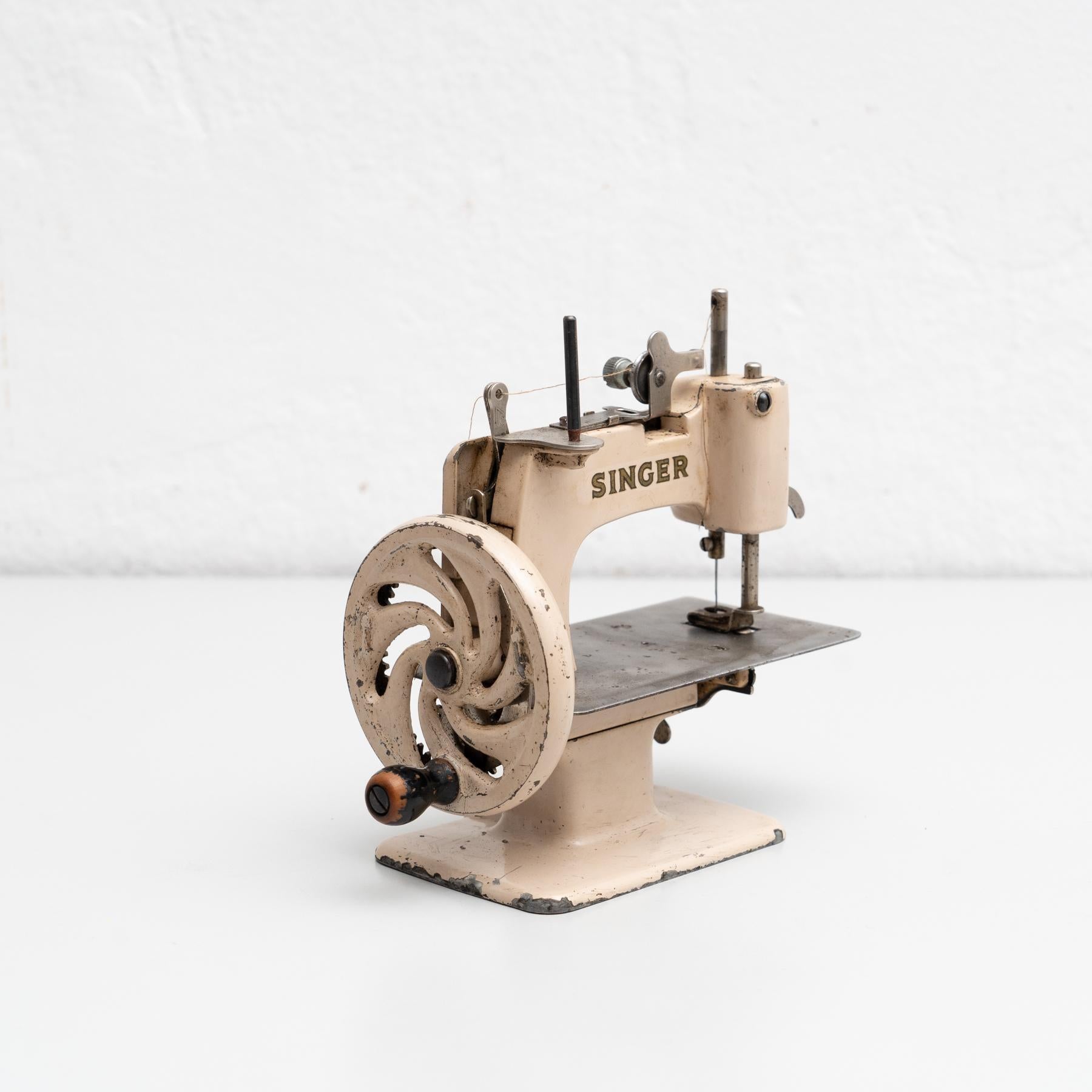 toy singer sewing machine 1955