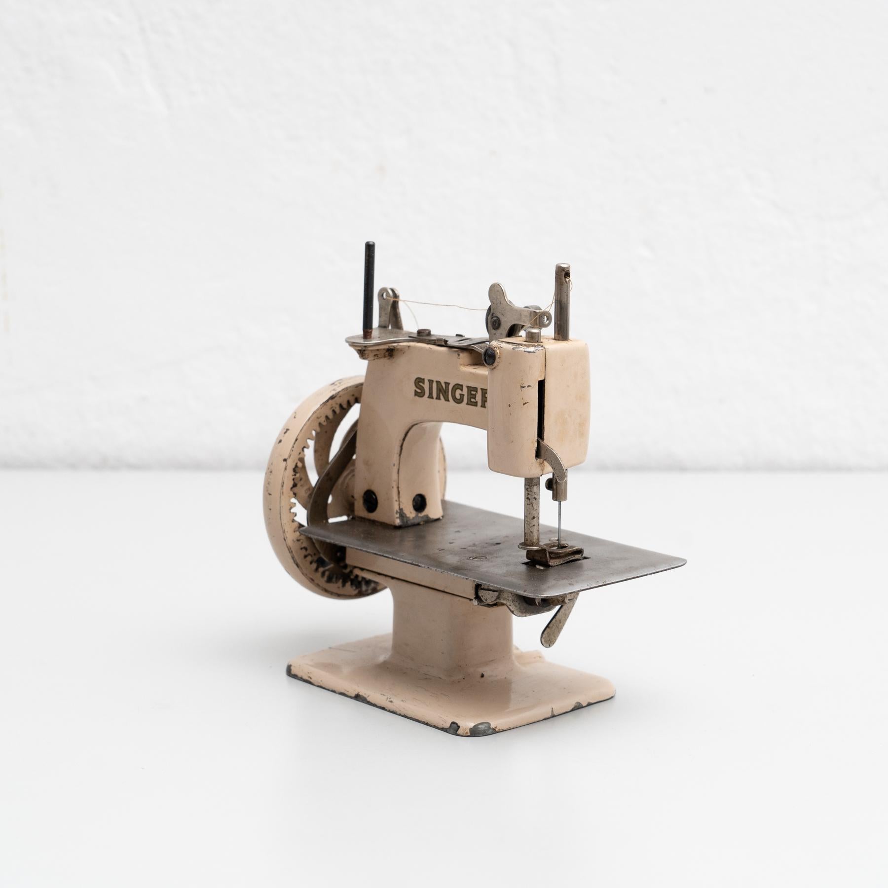 Mid-Century Modern Antique Century Traditional Toy Singer Sewing Machine Reproduction, circa 1950 For Sale