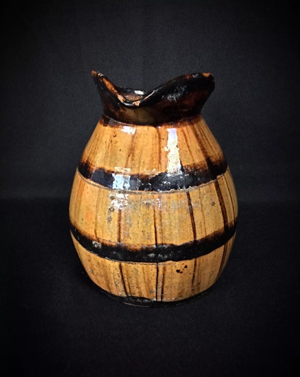 Jarra de cerámica antigua en forma de barril - Encantador diseño vintage - 2Y272 siglo XX en venta