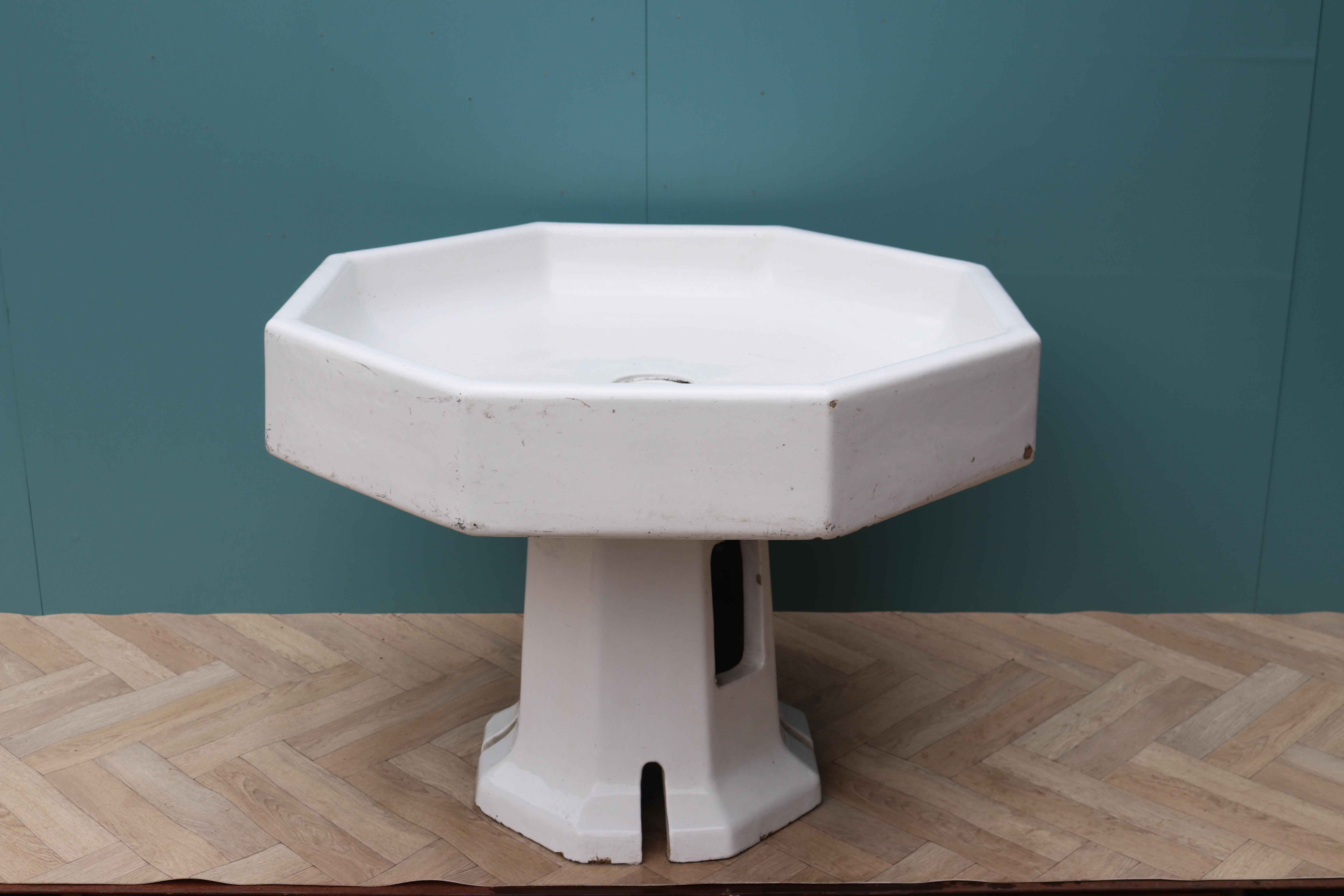 Antique Ceramic Basin or Fountain In Fair Condition For Sale In Wormelow, Herefordshire